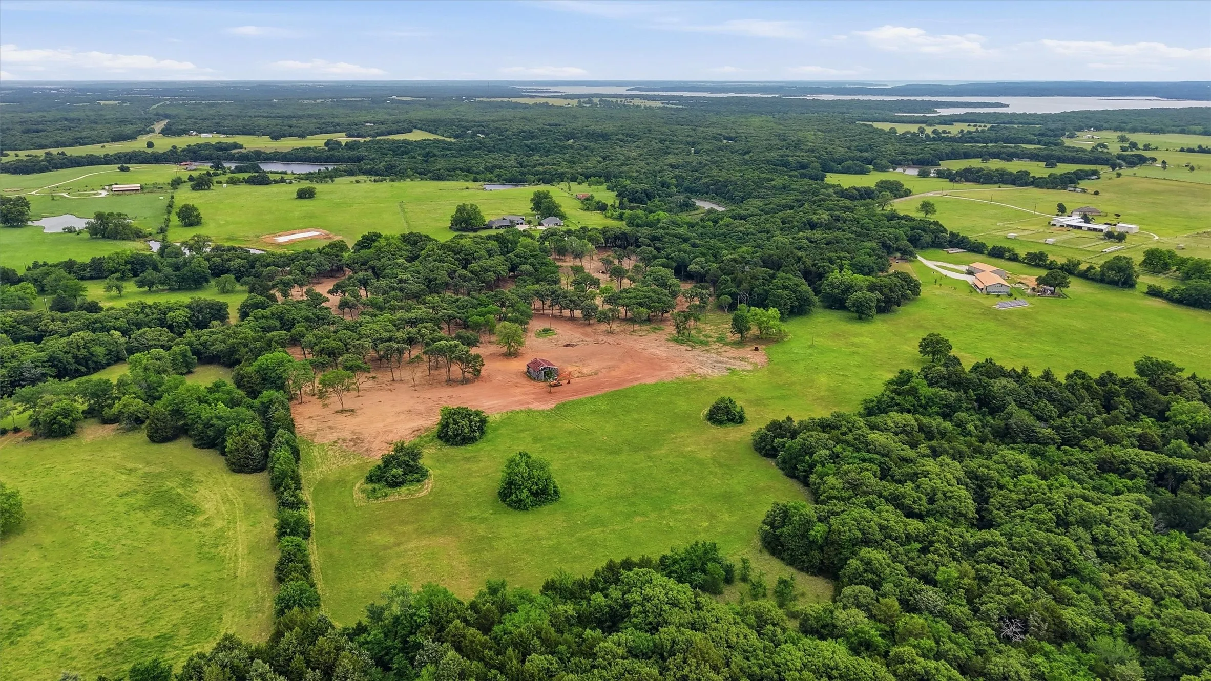 A perfect mix of park like tree-scape and open pasture