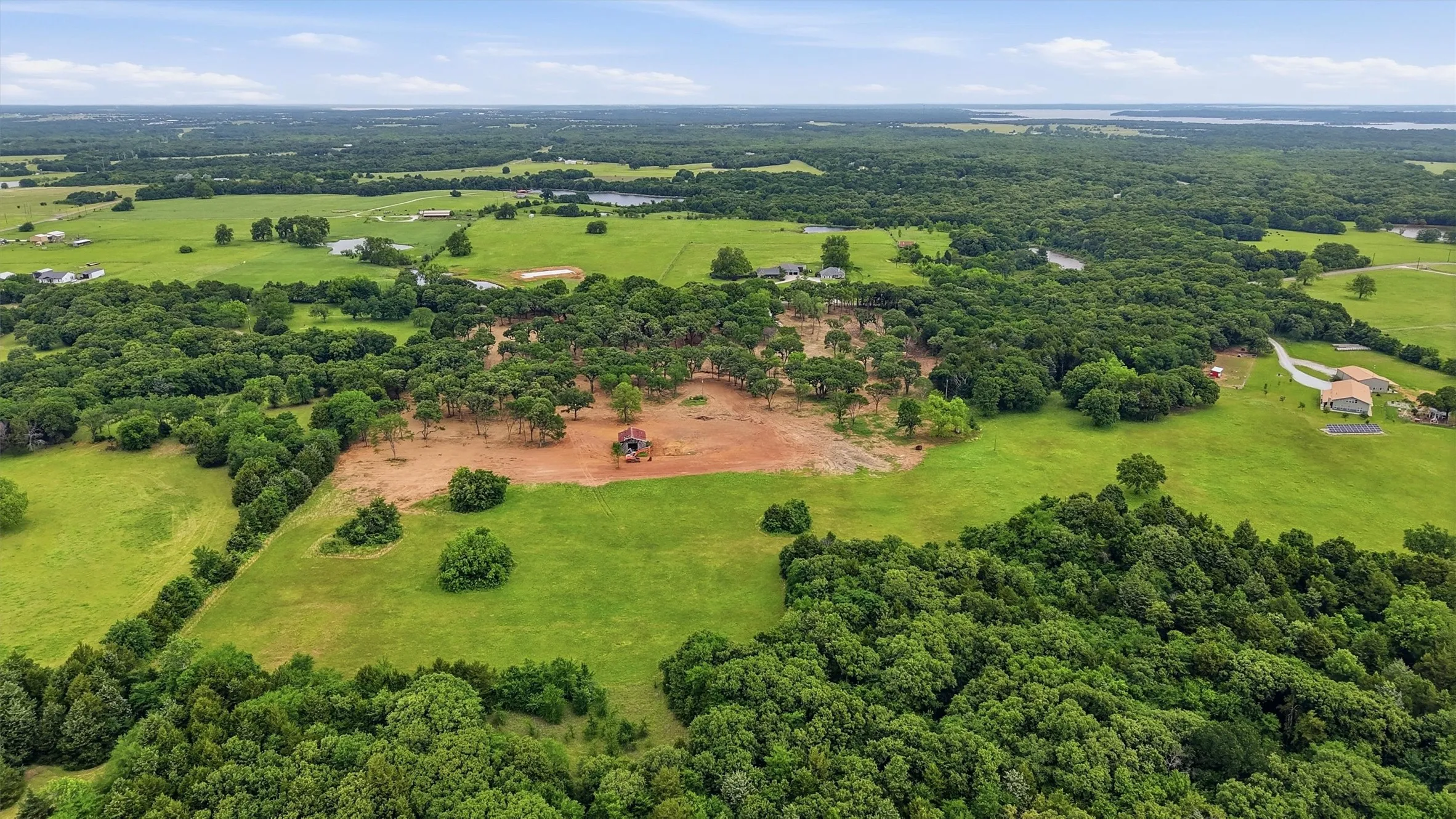 Single Family Residence For Sale in Grayson County , 410 Arkansas Rd, Sadler, Texas 76264, 5 Bedroom, 5 Bathroom, 2 Garage spaces, 3,666 Sqft, built in 1998, Preowned, mls#21262068, Real Estate Agent in Sadler, Homes For Sale in Grayson county, Homes For Sale in Sadler, Realtor in Sadler Texas, Real Estate Brokerage Independent Realty Texas, Luminita Cordes Realtor