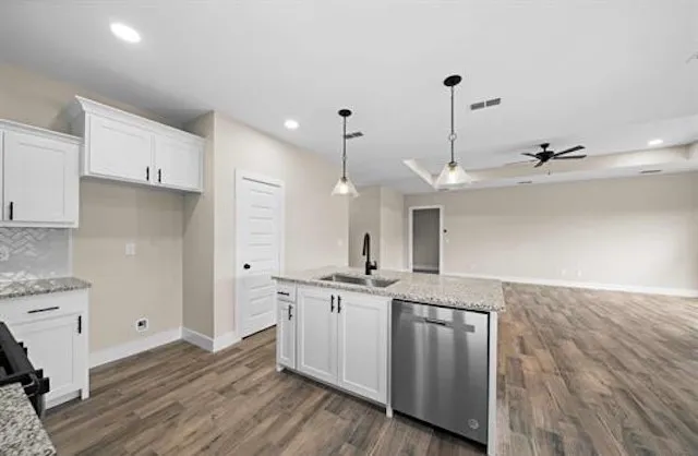Single Family Residence For Sale in Smith County , 16221 Crossing Circle, Lindale, Texas 75771, 3 Bedroom, 2 Bathroom, 2 Garage spaces, 1,700 Sqft, built in 2023, mls#21262203, Real Estate Agent in Lindale, Homes For Sale in Smith county, Homes For Sale in Lindale, Realtor in Lindale Texas, Real Estate Brokerage Independent Realty Texas, Luminita Cordes Realtor