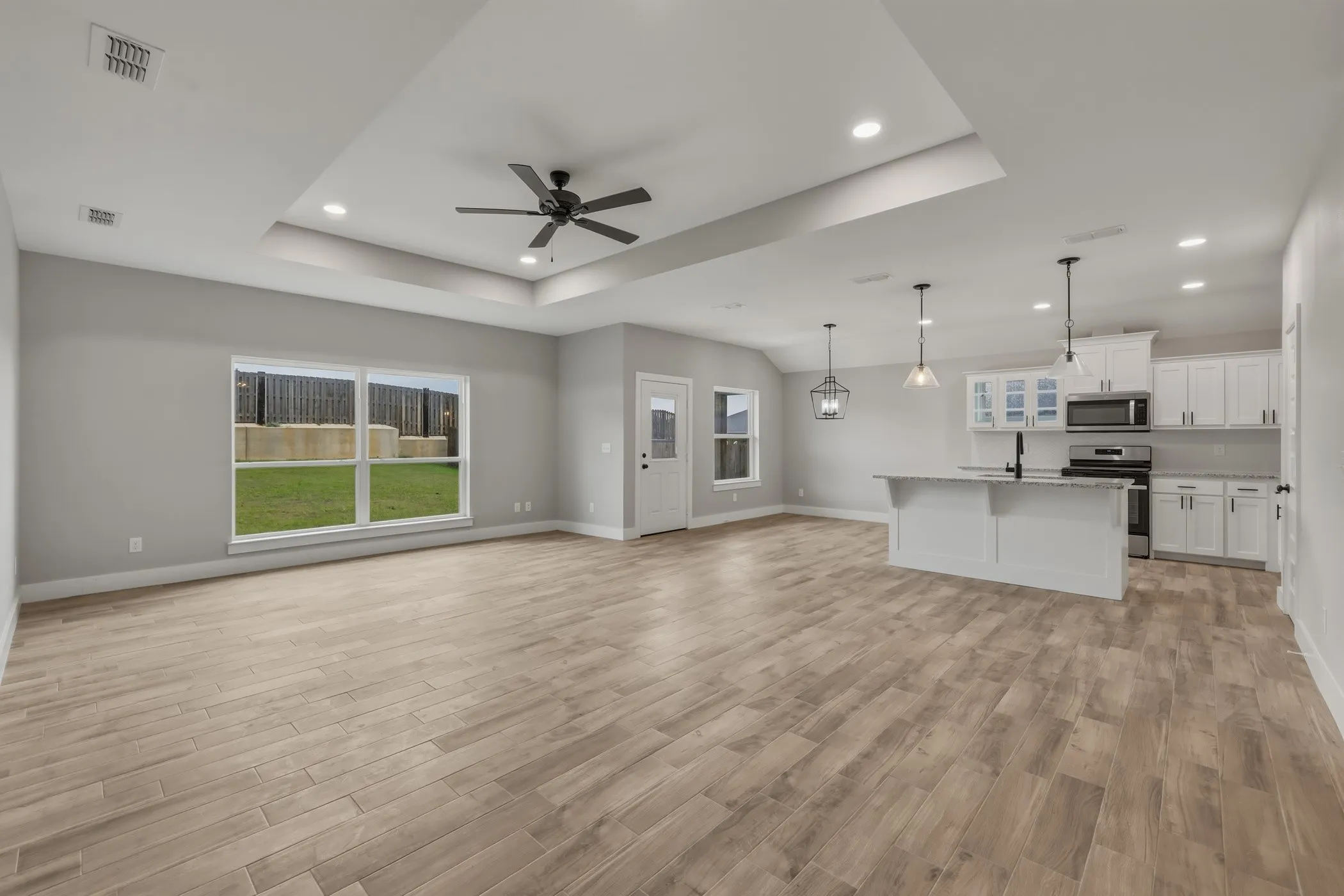 Single Family Residence For Sale in Smith County , 16221 Crossing Circle, Lindale, Texas 75771, 3 Bedroom, 2 Bathroom, 2 Garage spaces, 1,700 Sqft, built in 2023, mls#21262203, Real Estate Agent in Lindale, Homes For Sale in Smith county, Homes For Sale in Lindale, Realtor in Lindale Texas, Real Estate Brokerage Independent Realty Texas, Luminita Cordes Realtor