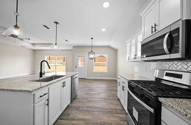 Single Family Residence For Sale in Smith County , 16221 Crossing Circle, Lindale, Texas 75771, 3 Bedroom, 2 Bathroom, 2 Garage spaces, 1,700 Sqft, built in 2023, mls#21262203, Real Estate Agent in Lindale, Homes For Sale in Smith county, Homes For Sale in Lindale, Realtor in Lindale Texas, Real Estate Brokerage Independent Realty Texas, Luminita Cordes Realtor