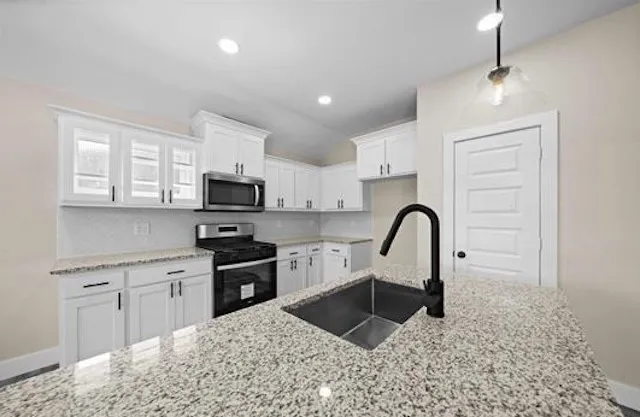 Single Family Residence For Sale in Smith County , 16221 Crossing Circle, Lindale, Texas 75771, 3 Bedroom, 2 Bathroom, 2 Garage spaces, 1,700 Sqft, built in 2023, mls#21262203, Real Estate Agent in Lindale, Homes For Sale in Smith county, Homes For Sale in Lindale, Realtor in Lindale Texas, Real Estate Brokerage Independent Realty Texas, Luminita Cordes Realtor