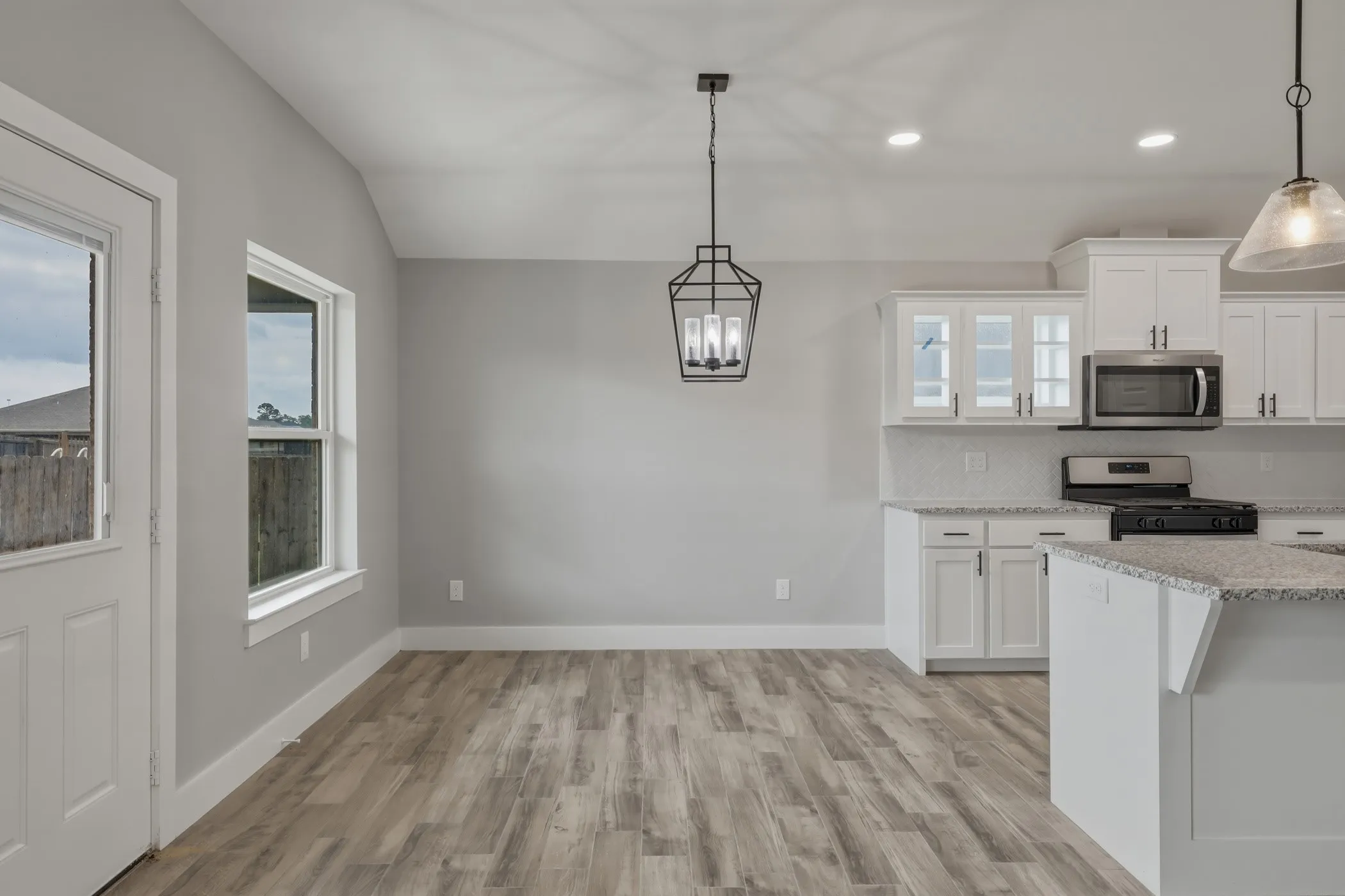Single Family Residence For Sale in Smith County , 16221 Crossing Circle, Lindale, Texas 75771, 3 Bedroom, 2 Bathroom, 2 Garage spaces, 1,700 Sqft, built in 2023, mls#21262203, Real Estate Agent in Lindale, Homes For Sale in Smith county, Homes For Sale in Lindale, Realtor in Lindale Texas, Real Estate Brokerage Independent Realty Texas, Luminita Cordes Realtor