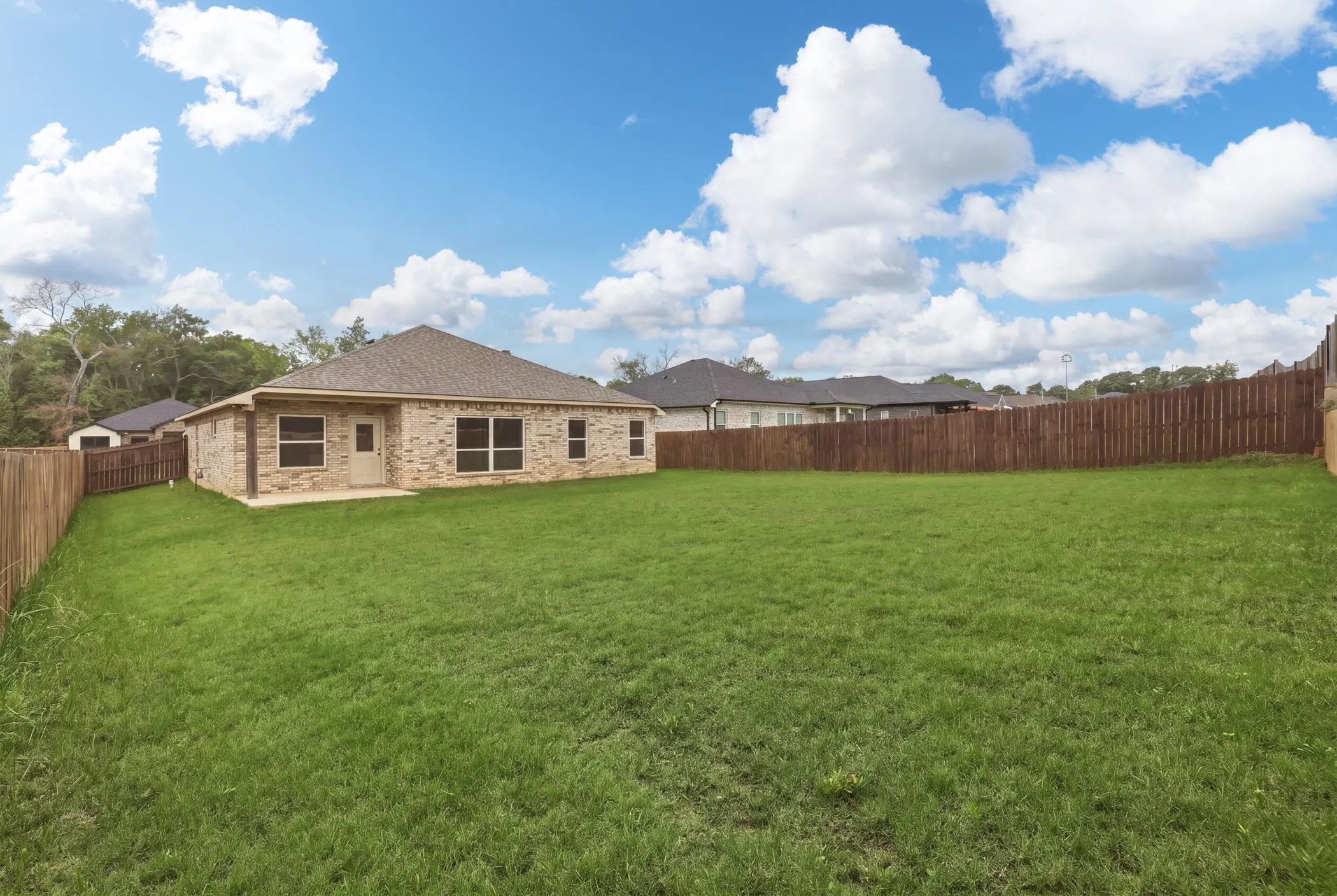 Single Family Residence For Sale in Smith County , 16221 Crossing Circle, Lindale, Texas 75771, 3 Bedroom, 2 Bathroom, 2 Garage spaces, 1,700 Sqft, built in 2023, mls#21262203, Real Estate Agent in Lindale, Homes For Sale in Smith county, Homes For Sale in Lindale, Realtor in Lindale Texas, Real Estate Brokerage Independent Realty Texas, Luminita Cordes Realtor