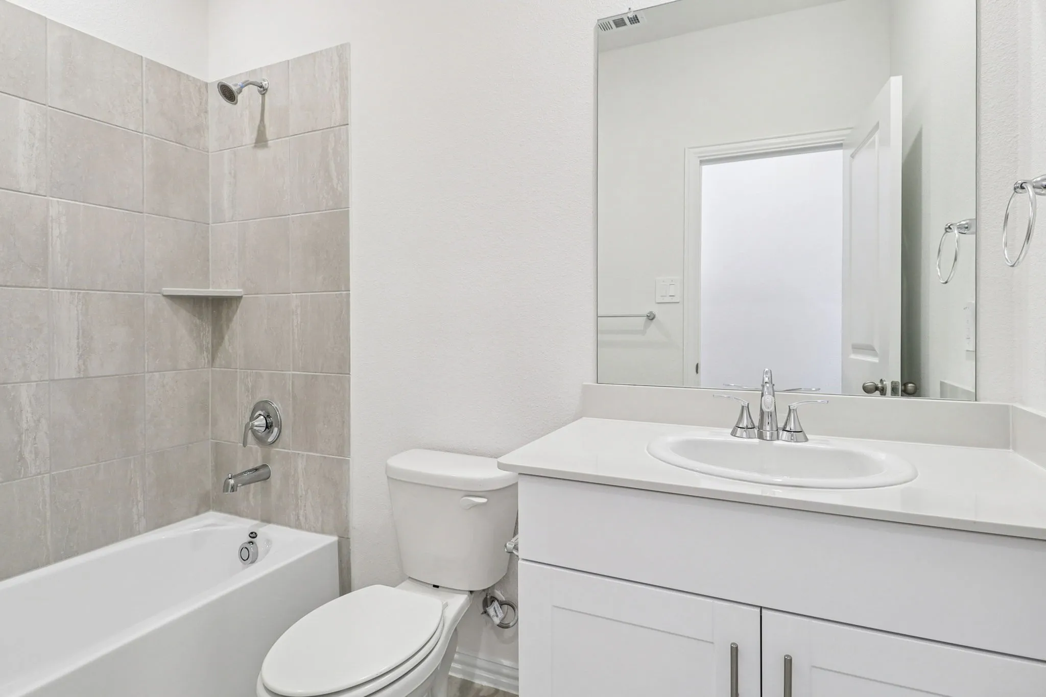  Photo is not of the actual home, but is an inspirational photo of builder’s model home and may depict options, furnishings, and/or decorator features that are not included.
