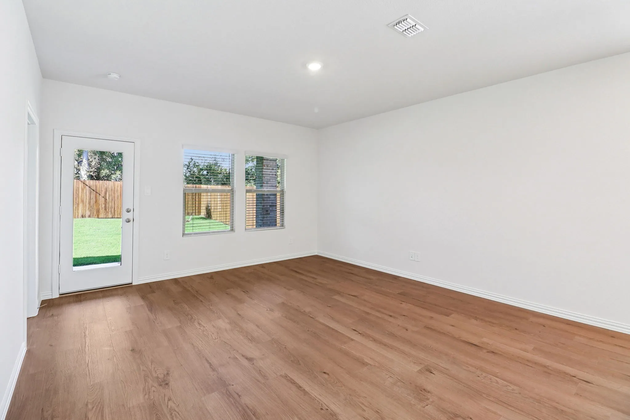  Photo is not of the actual home, but is an inspirational photo of builder’s model home and may depict options, furnishings, and/or decorator features that are not included.
