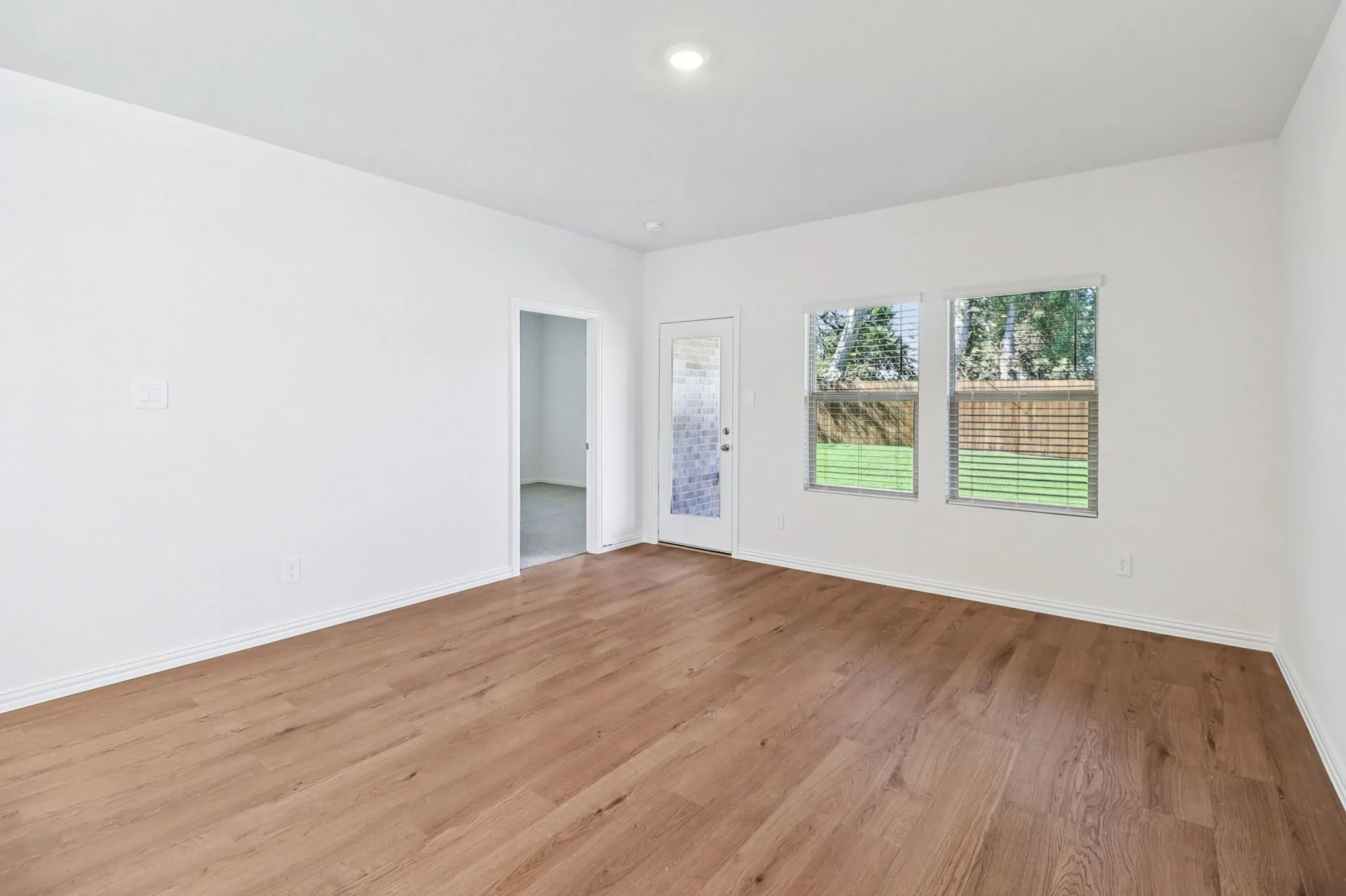  Photo is not of the actual home, but is an inspirational photo of builder’s model home and may depict options, furnishings, and/or decorator features that are not included.

