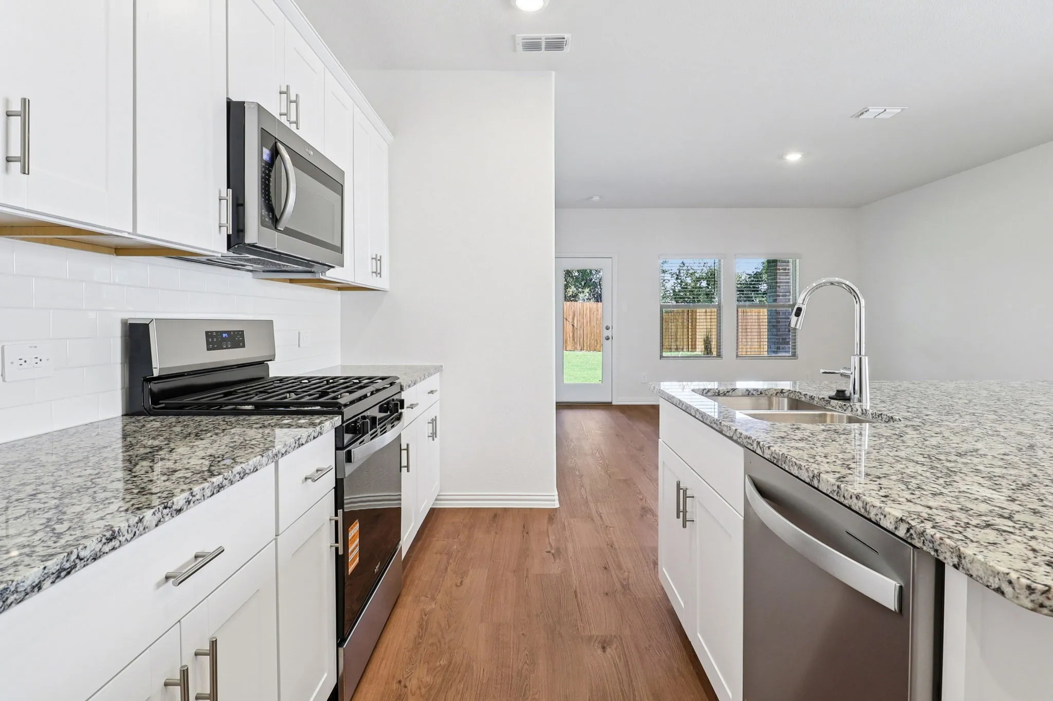  Photo is not of the actual home, but is an inspirational photo of builder’s model home and may depict options, furnishings, and/or decorator features that are not included.
