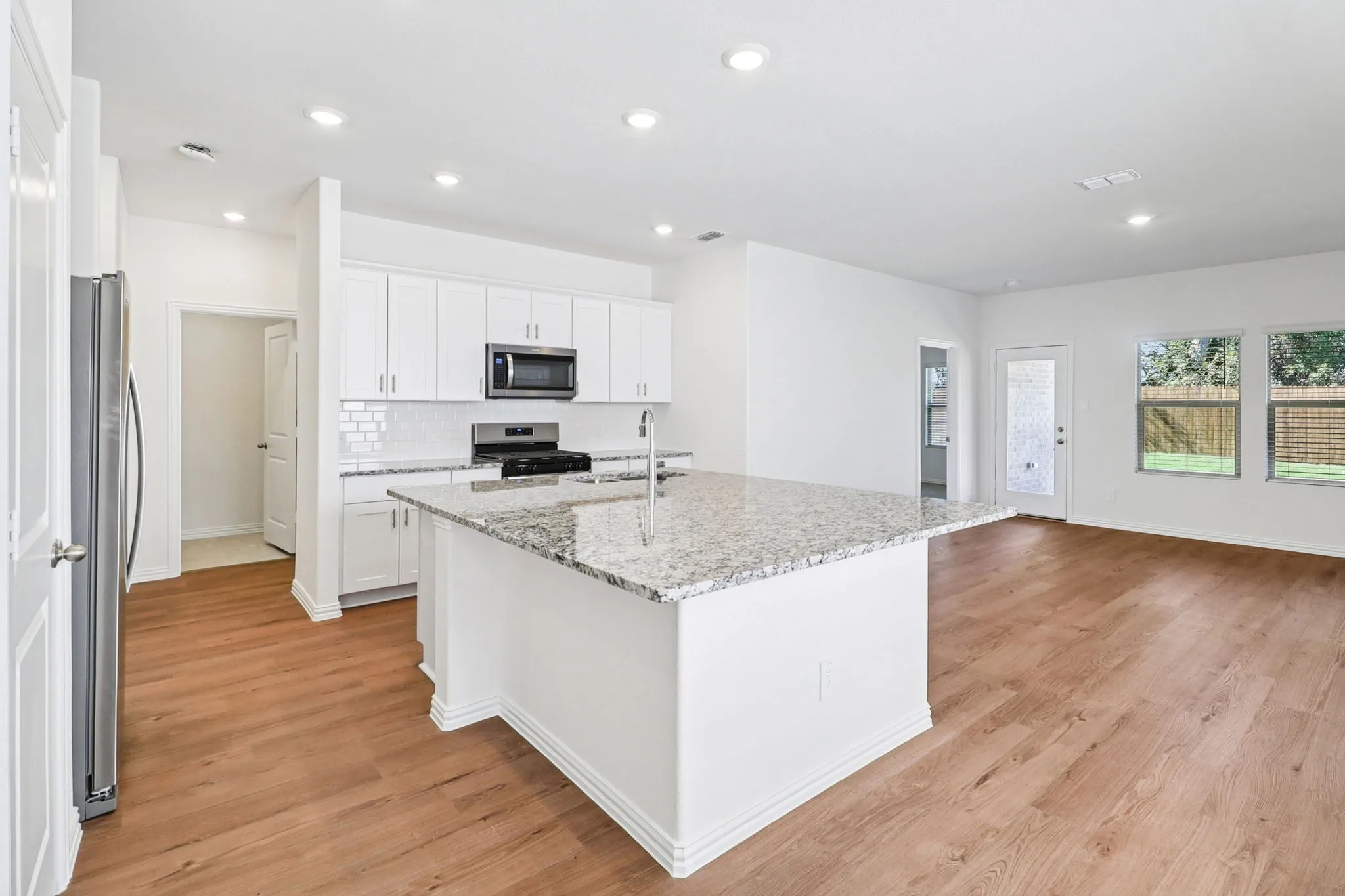  Photo is not of the actual home, but is an inspirational photo of builder’s model home and may depict options, furnishings, and/or decorator features that are not included.
