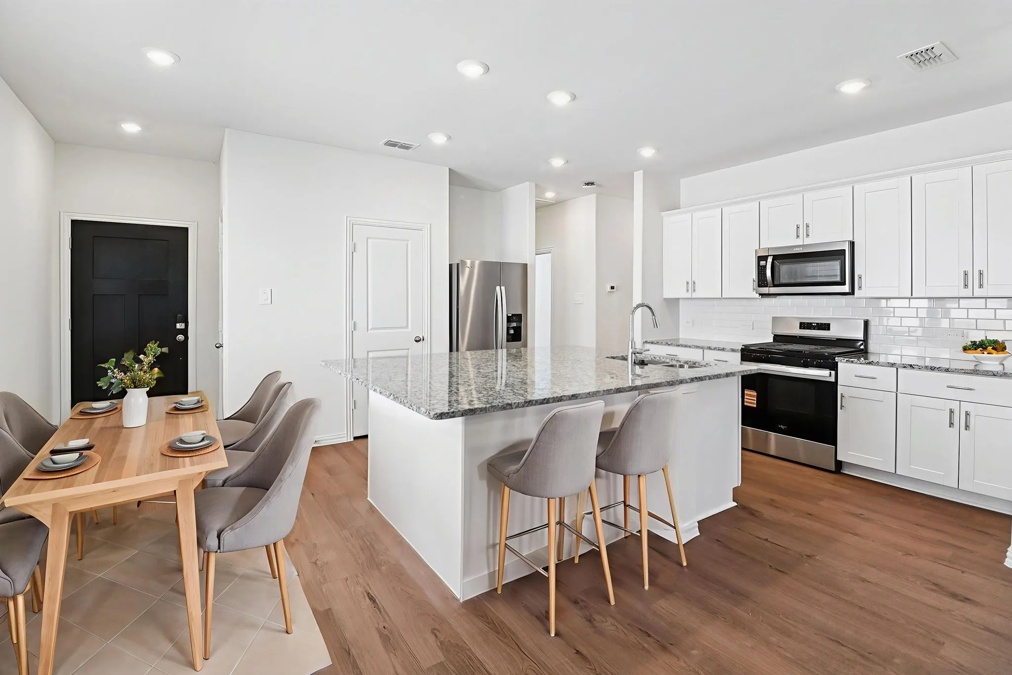  Photo is not of the actual home, but is an inspirational photo of builder’s model home and may depict options, furnishings, and/or decorator features that are not included.
