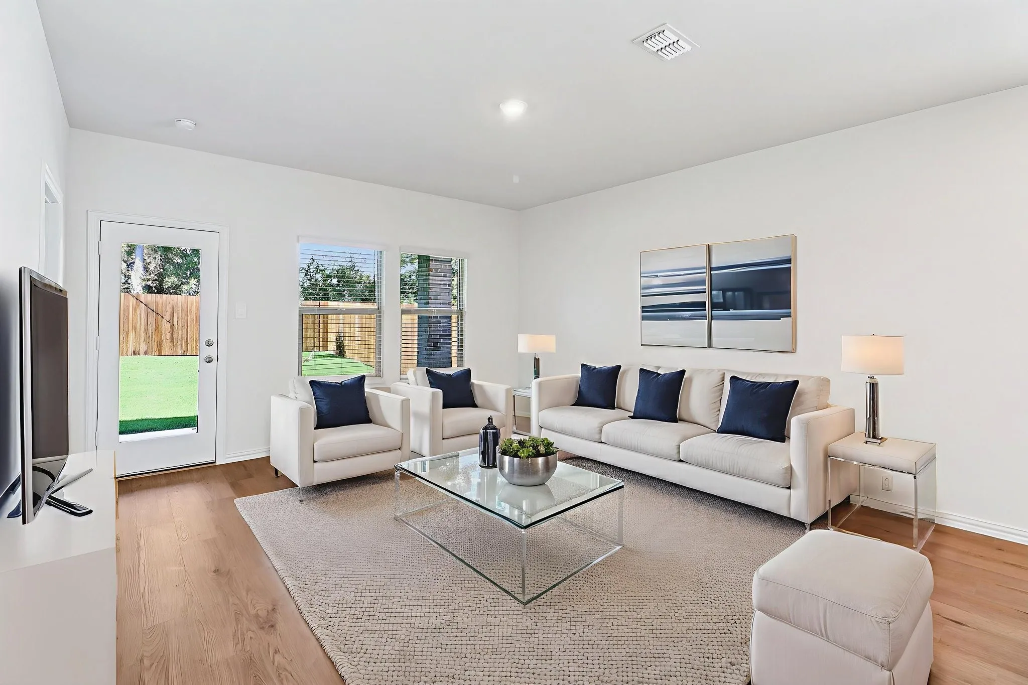  Photo is not of the actual home, but is an inspirational photo of builder’s model home and may depict options, furnishings, and/or decorator features that are not included.
