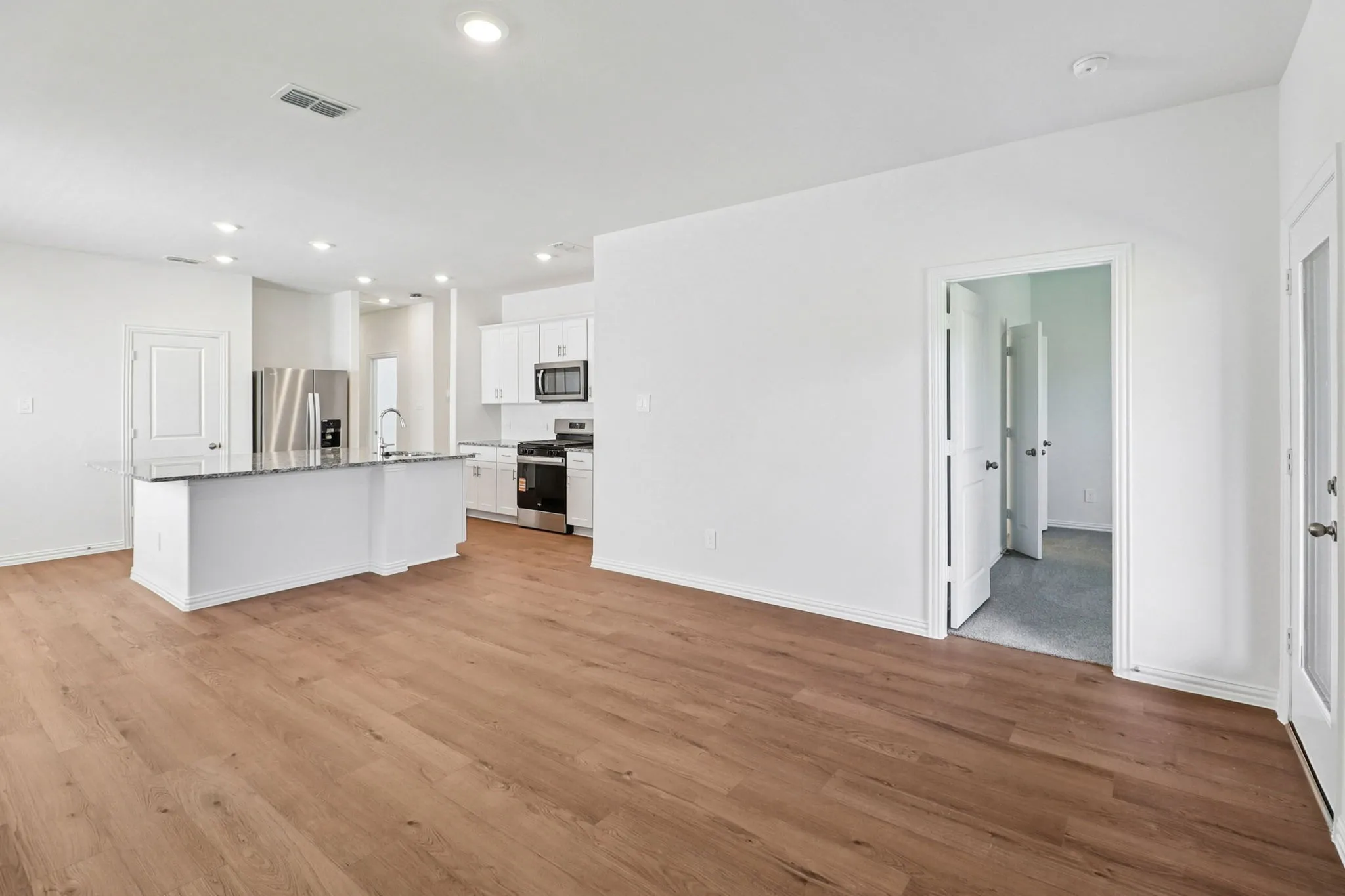  Photo is not of the actual home, but is an inspirational photo of builder’s model home and may depict options, furnishings, and/or decorator features that are not included.
