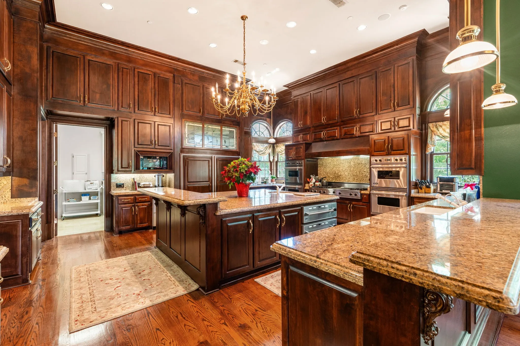 Single Family Residence For Sale in Tarrant County , 2300 Panorama, Arlington, Texas 76016, 4 Bedroom, 7 Bathroom, 4 Garage spaces, 8,707 Sqft, built in 1997, Preowned, mls#21261863, Real Estate Agent in Arlington, Homes For Sale in Tarrant county, Homes For Sale in Arlington, Realtor in Arlington Texas, Real Estate Brokerage Independent Realty Texas, Luminita Cordes Realtor