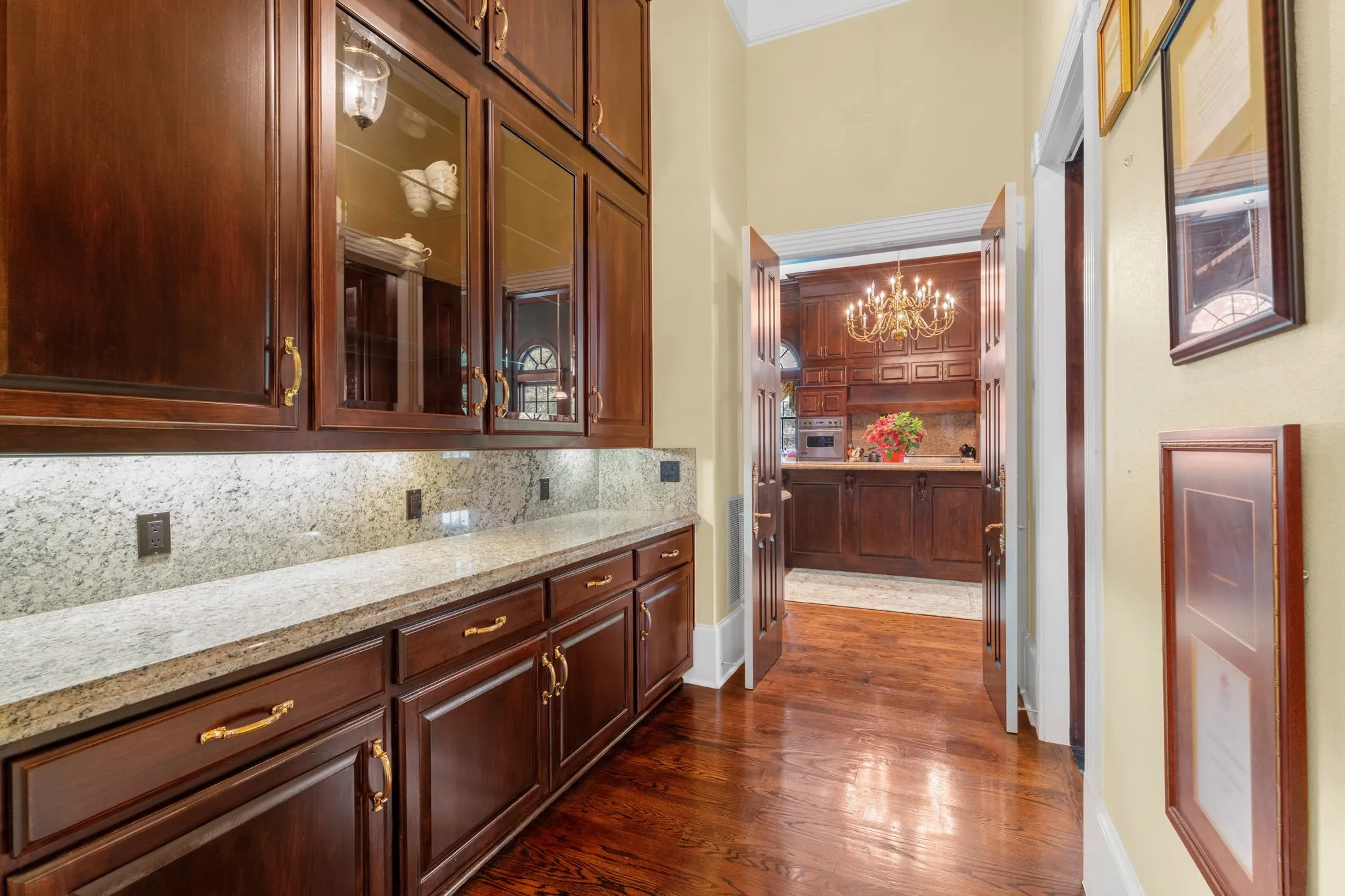Single Family Residence For Sale in Tarrant County , 2300 Panorama, Arlington, Texas 76016, 4 Bedroom, 7 Bathroom, 4 Garage spaces, 8,707 Sqft, built in 1997, Preowned, mls#21261863, Real Estate Agent in Arlington, Homes For Sale in Tarrant county, Homes For Sale in Arlington, Realtor in Arlington Texas, Real Estate Brokerage Independent Realty Texas, Luminita Cordes Realtor