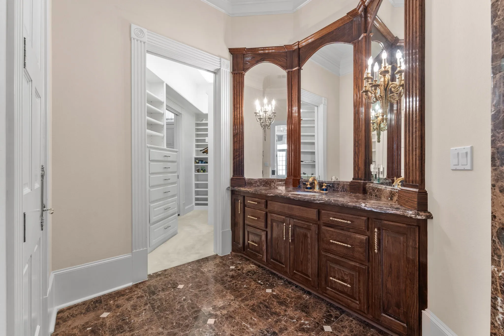 Single Family Residence For Sale in Tarrant County , 2300 Panorama, Arlington, Texas 76016, 4 Bedroom, 7 Bathroom, 4 Garage spaces, 8,707 Sqft, built in 1997, Preowned, mls#21261863, Real Estate Agent in Arlington, Homes For Sale in Tarrant county, Homes For Sale in Arlington, Realtor in Arlington Texas, Real Estate Brokerage Independent Realty Texas, Luminita Cordes Realtor