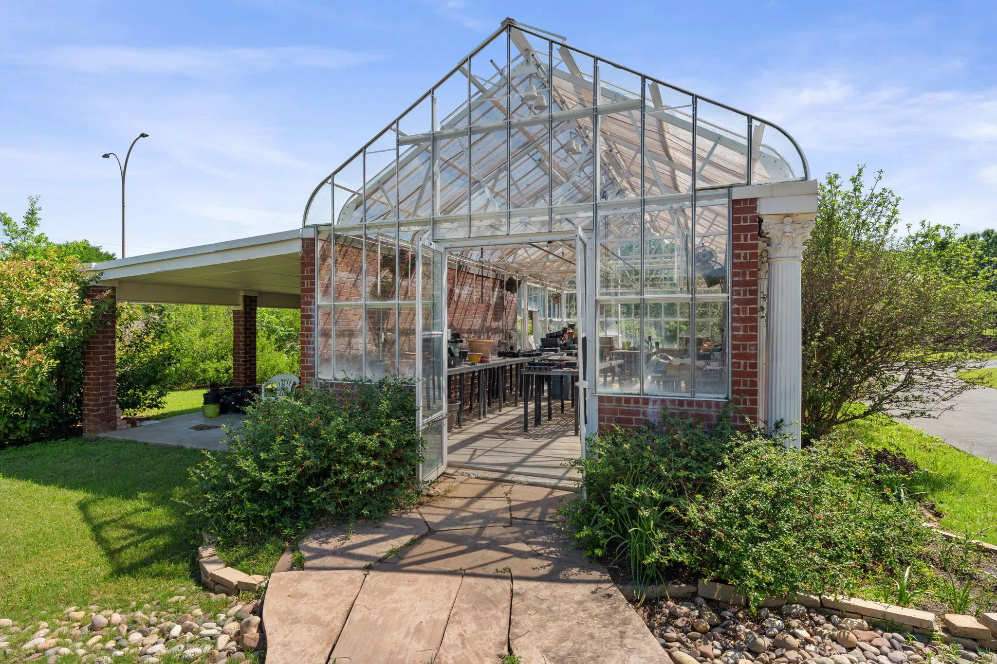Single Family Residence For Sale in Tarrant County , 2300 Panorama, Arlington, Texas 76016, 4 Bedroom, 7 Bathroom, 4 Garage spaces, 8,707 Sqft, built in 1997, Preowned, mls#21261863, Real Estate Agent in Arlington, Homes For Sale in Tarrant county, Homes For Sale in Arlington, Realtor in Arlington Texas, Real Estate Brokerage Independent Realty Texas, Luminita Cordes Realtor