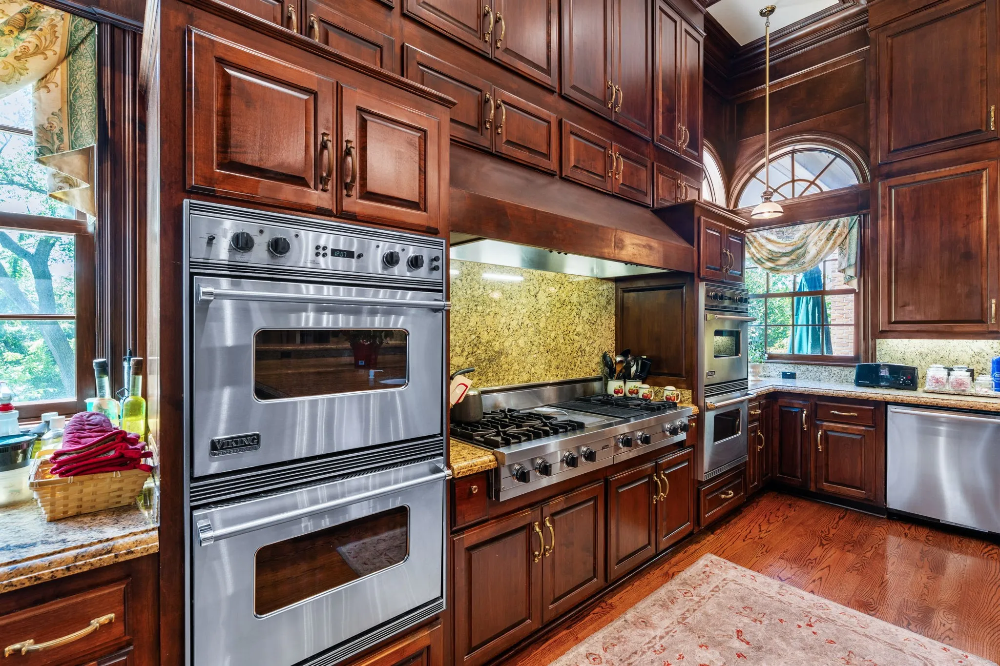 Single Family Residence For Sale in Tarrant County , 2300 Panorama, Arlington, Texas 76016, 4 Bedroom, 7 Bathroom, 4 Garage spaces, 8,707 Sqft, built in 1997, Preowned, mls#21261863, Real Estate Agent in Arlington, Homes For Sale in Tarrant county, Homes For Sale in Arlington, Realtor in Arlington Texas, Real Estate Brokerage Independent Realty Texas, Luminita Cordes Realtor