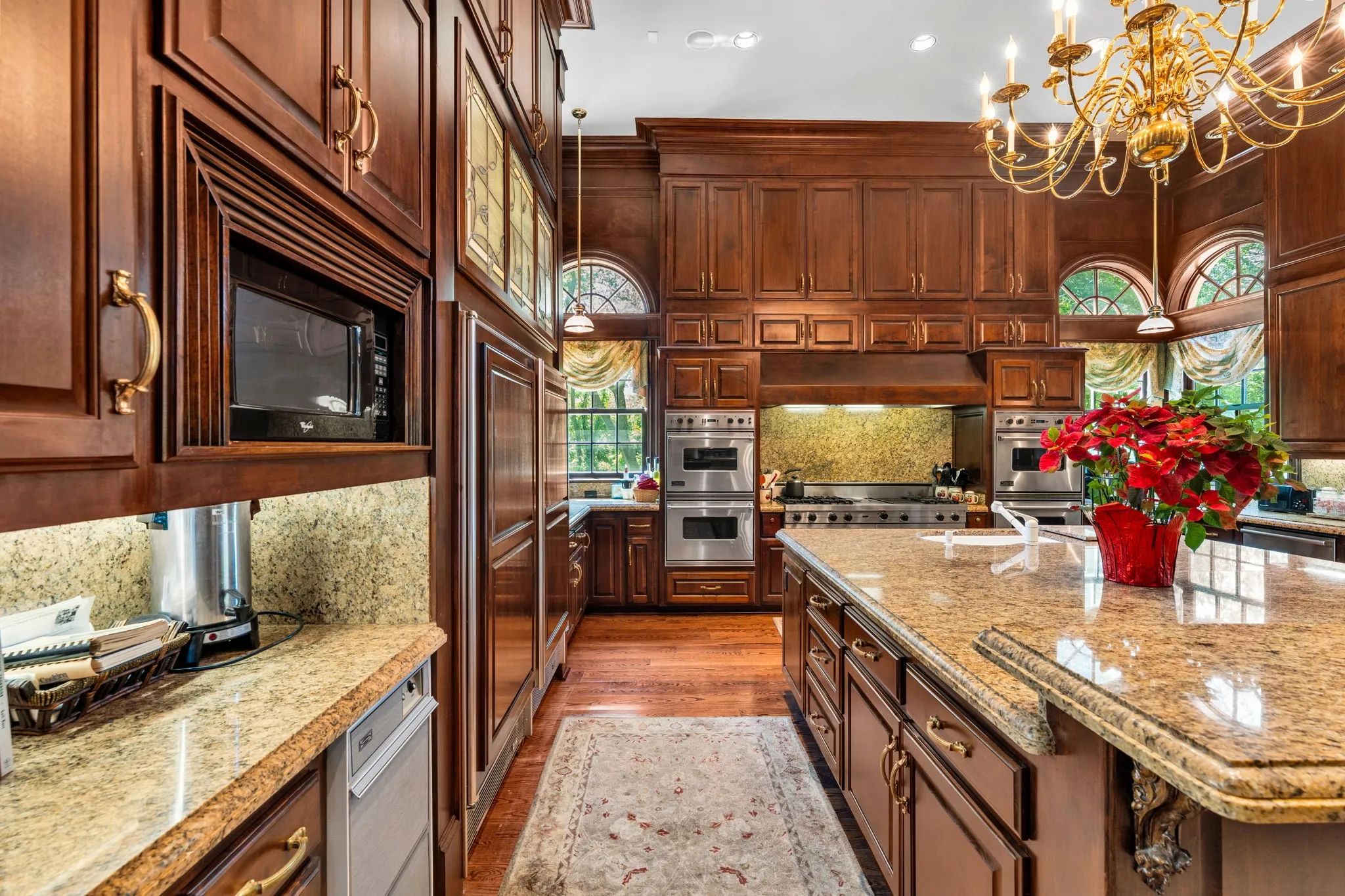 Single Family Residence For Sale in Tarrant County , 2300 Panorama, Arlington, Texas 76016, 4 Bedroom, 7 Bathroom, 4 Garage spaces, 8,707 Sqft, built in 1997, Preowned, mls#21261863, Real Estate Agent in Arlington, Homes For Sale in Tarrant county, Homes For Sale in Arlington, Realtor in Arlington Texas, Real Estate Brokerage Independent Realty Texas, Luminita Cordes Realtor