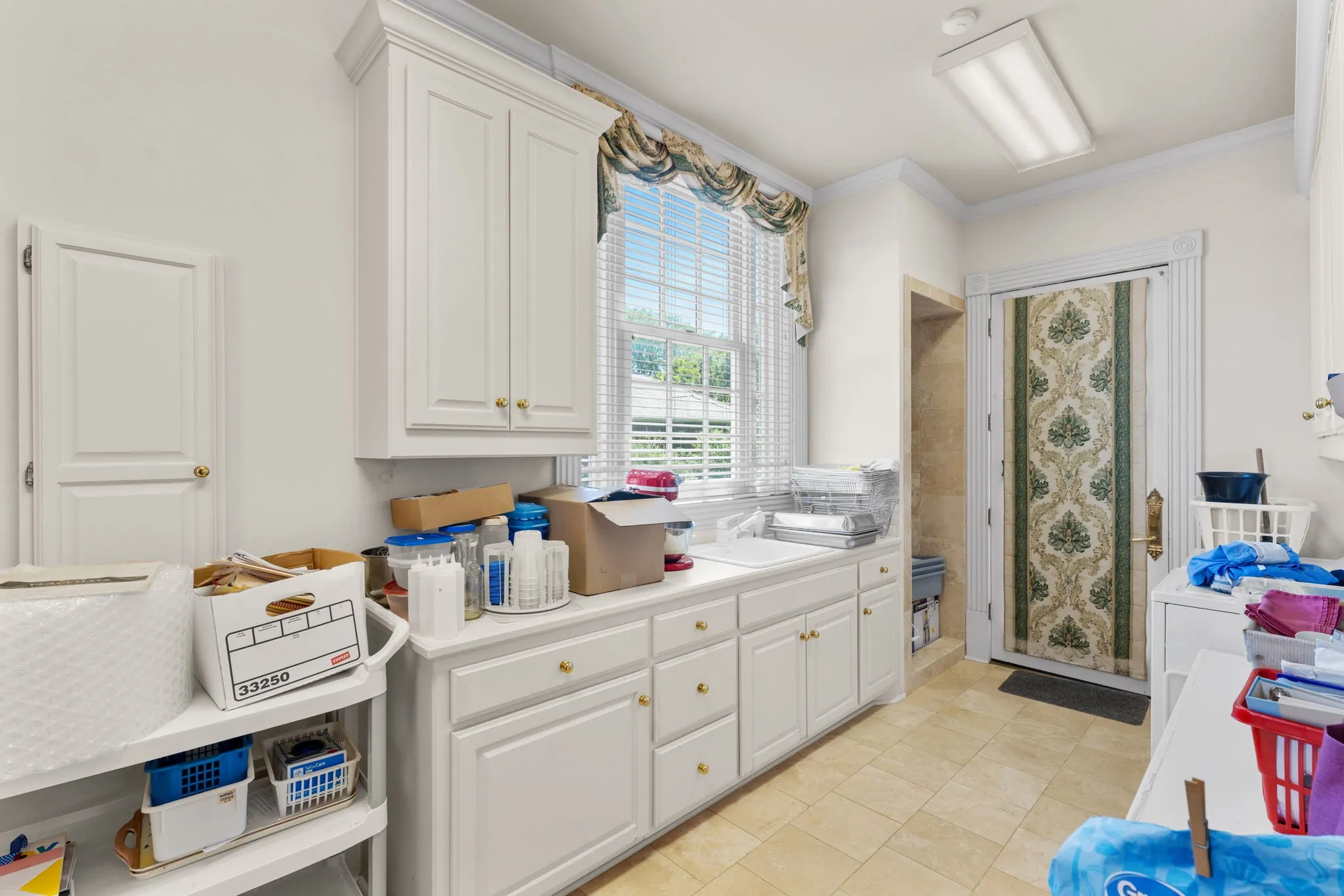 Single Family Residence For Sale in Tarrant County , 2300 Panorama, Arlington, Texas 76016, 4 Bedroom, 7 Bathroom, 4 Garage spaces, 8,707 Sqft, built in 1997, Preowned, mls#21261863, Real Estate Agent in Arlington, Homes For Sale in Tarrant county, Homes For Sale in Arlington, Realtor in Arlington Texas, Real Estate Brokerage Independent Realty Texas, Luminita Cordes Realtor