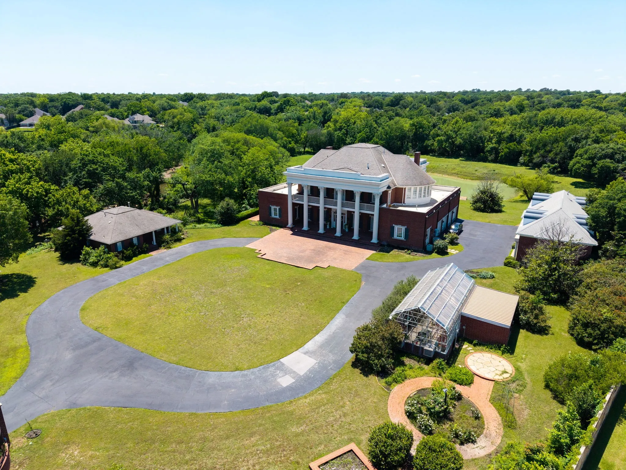 Single Family Residence For Sale in Tarrant County , 2300 Panorama, Arlington, Texas 76016, 4 Bedroom, 7 Bathroom, 4 Garage spaces, 8,707 Sqft, built in 1997, Preowned, mls#21261863, Real Estate Agent in Arlington, Homes For Sale in Tarrant county, Homes For Sale in Arlington, Realtor in Arlington Texas, Real Estate Brokerage Independent Realty Texas, Luminita Cordes Realtor