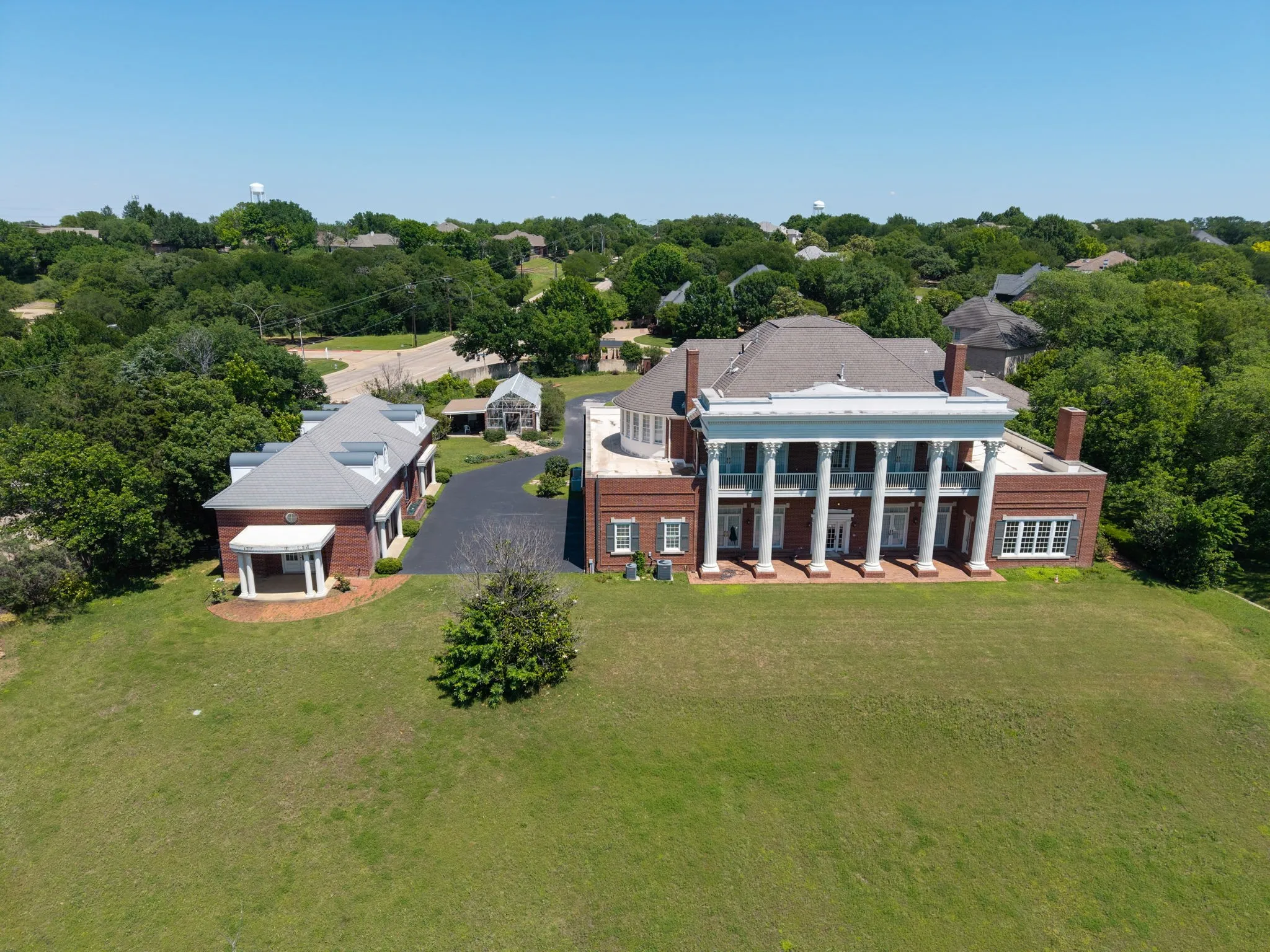 Single Family Residence For Sale in Tarrant County , 2300 Panorama, Arlington, Texas 76016, 4 Bedroom, 7 Bathroom, 4 Garage spaces, 8,707 Sqft, built in 1997, Preowned, mls#21261863, Real Estate Agent in Arlington, Homes For Sale in Tarrant county, Homes For Sale in Arlington, Realtor in Arlington Texas, Real Estate Brokerage Independent Realty Texas, Luminita Cordes Realtor