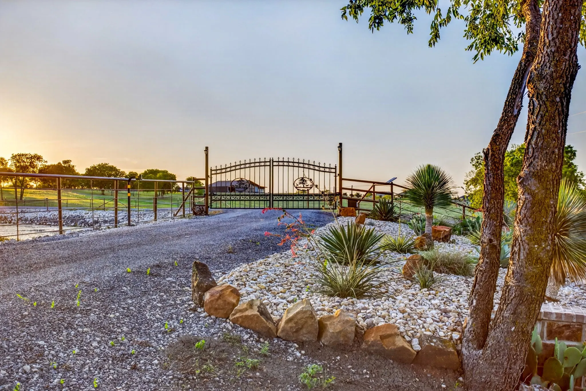 Farm For Sale in Ellis County , 501 Alsdorf Road, Ennis, Texas 75119, 3 Bedroom, 4 Bathroom, 3 Garage spaces, 3,912 Sqft, built in 2022, Preowned, mls#21258987, Real Estate Agent in Ennis, Homes For Sale in Ellis county, Homes For Sale in Ennis, Realtor in Ennis Texas, Real Estate Brokerage Independent Realty Texas, Luminita Cordes Realtor