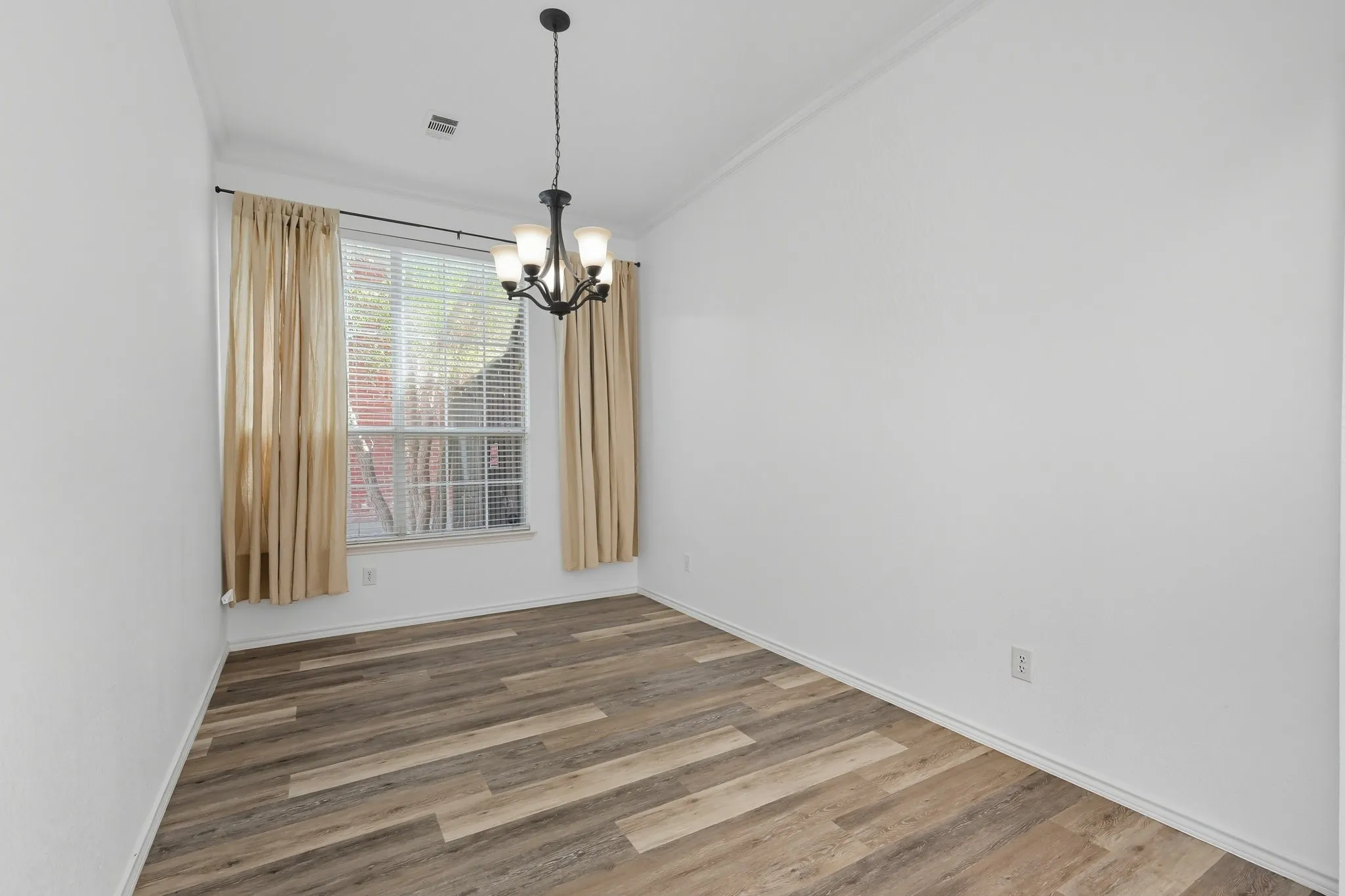 Single Family Residence For Sale in Denton County , 13180 Mannheim Drive, Frisco, Texas 75033, 5 Bedroom, 4 Bathroom, 2 Garage spaces, 3,615 Sqft, built in 2003, mls#21262229, Real Estate Agent in Frisco, Homes For Sale in Denton county, Homes For Sale in Frisco, Realtor in Frisco Texas, Real Estate Brokerage Independent Realty Texas, Luminita Cordes Realtor