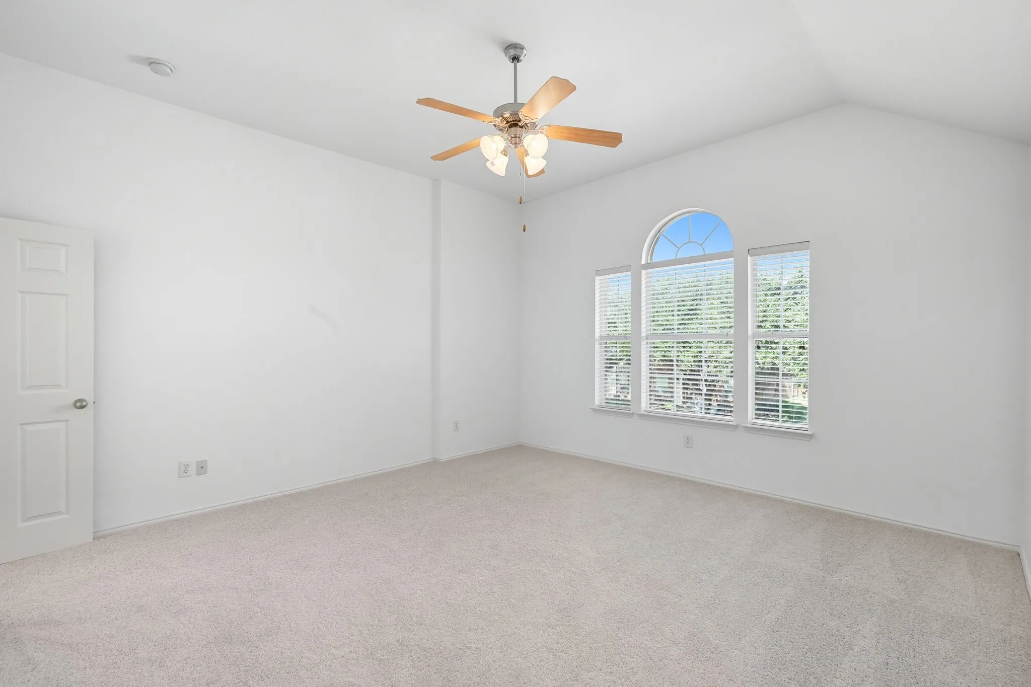 Single Family Residence For Sale in Denton County , 13180 Mannheim Drive, Frisco, Texas 75033, 5 Bedroom, 4 Bathroom, 2 Garage spaces, 3,615 Sqft, built in 2003, mls#21262229, Real Estate Agent in Frisco, Homes For Sale in Denton county, Homes For Sale in Frisco, Realtor in Frisco Texas, Real Estate Brokerage Independent Realty Texas, Luminita Cordes Realtor