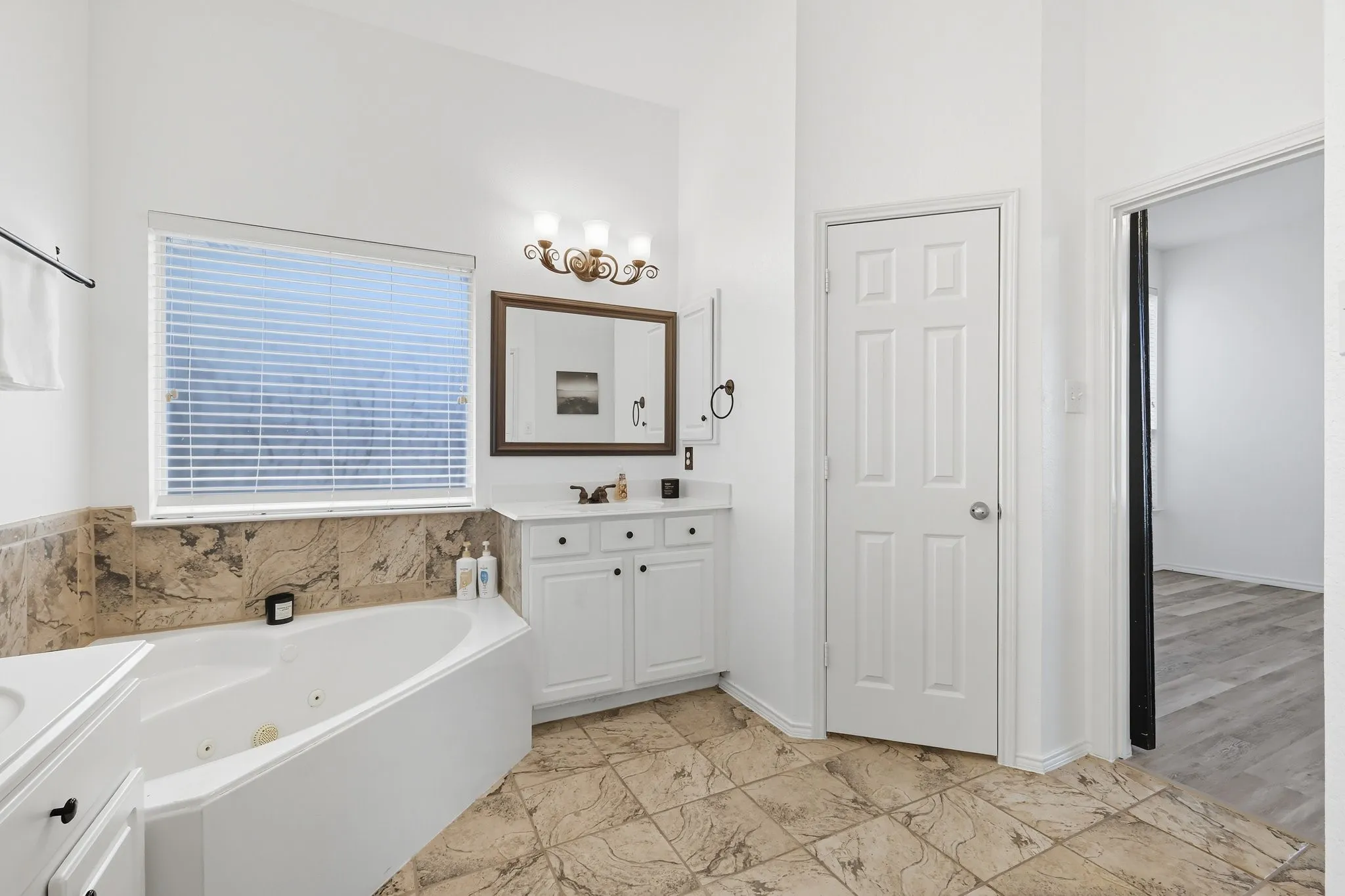 Single Family Residence For Sale in Denton County , 13180 Mannheim Drive, Frisco, Texas 75033, 5 Bedroom, 4 Bathroom, 2 Garage spaces, 3,615 Sqft, built in 2003, mls#21262229, Real Estate Agent in Frisco, Homes For Sale in Denton county, Homes For Sale in Frisco, Realtor in Frisco Texas, Real Estate Brokerage Independent Realty Texas, Luminita Cordes Realtor