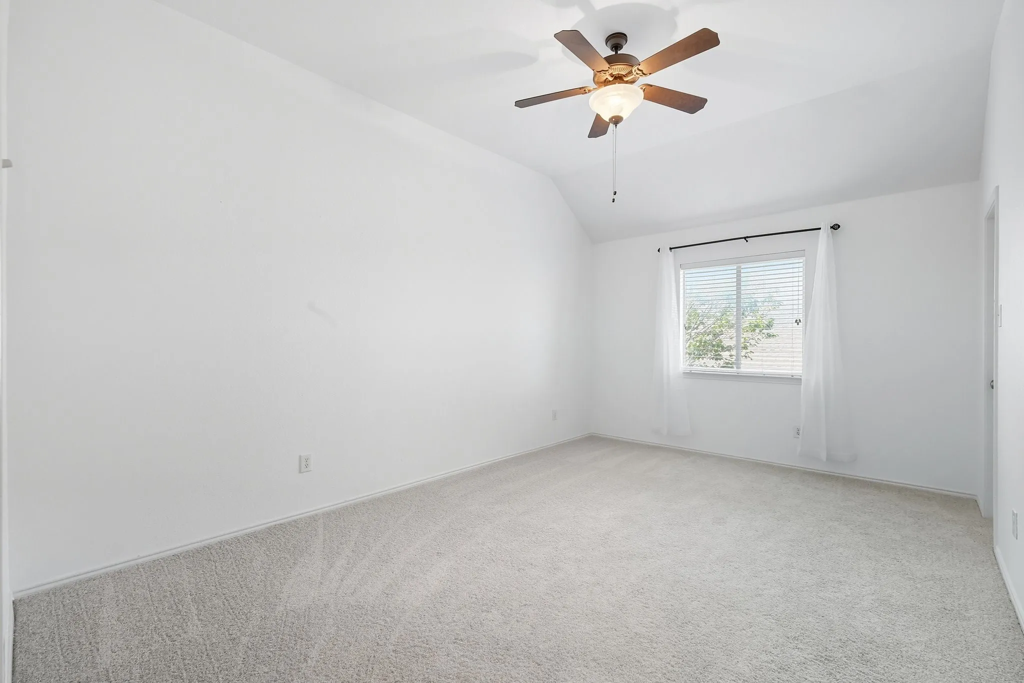 Single Family Residence For Sale in Denton County , 13180 Mannheim Drive, Frisco, Texas 75033, 5 Bedroom, 4 Bathroom, 2 Garage spaces, 3,615 Sqft, built in 2003, mls#21262229, Real Estate Agent in Frisco, Homes For Sale in Denton county, Homes For Sale in Frisco, Realtor in Frisco Texas, Real Estate Brokerage Independent Realty Texas, Luminita Cordes Realtor