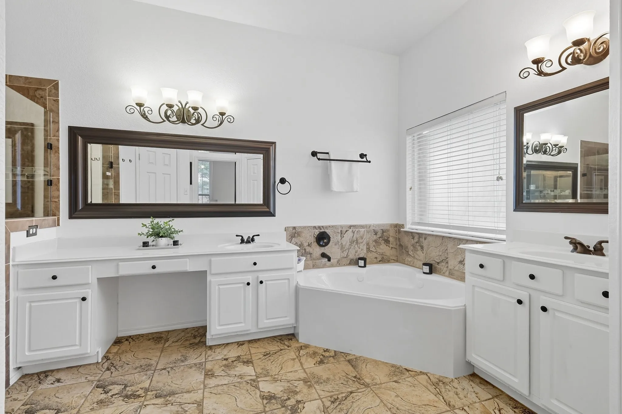 Single Family Residence For Sale in Denton County , 13180 Mannheim Drive, Frisco, Texas 75033, 5 Bedroom, 4 Bathroom, 2 Garage spaces, 3,615 Sqft, built in 2003, mls#21262229, Real Estate Agent in Frisco, Homes For Sale in Denton county, Homes For Sale in Frisco, Realtor in Frisco Texas, Real Estate Brokerage Independent Realty Texas, Luminita Cordes Realtor