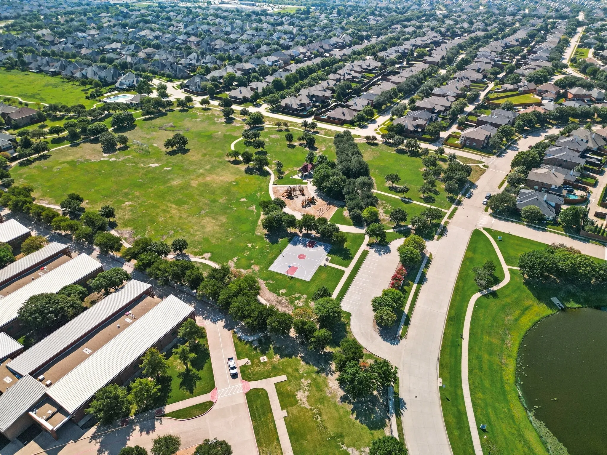 Single Family Residence For Sale in Denton County , 13180 Mannheim Drive, Frisco, Texas 75033, 5 Bedroom, 4 Bathroom, 2 Garage spaces, 3,615 Sqft, built in 2003, mls#21262229, Real Estate Agent in Frisco, Homes For Sale in Denton county, Homes For Sale in Frisco, Realtor in Frisco Texas, Real Estate Brokerage Independent Realty Texas, Luminita Cordes Realtor