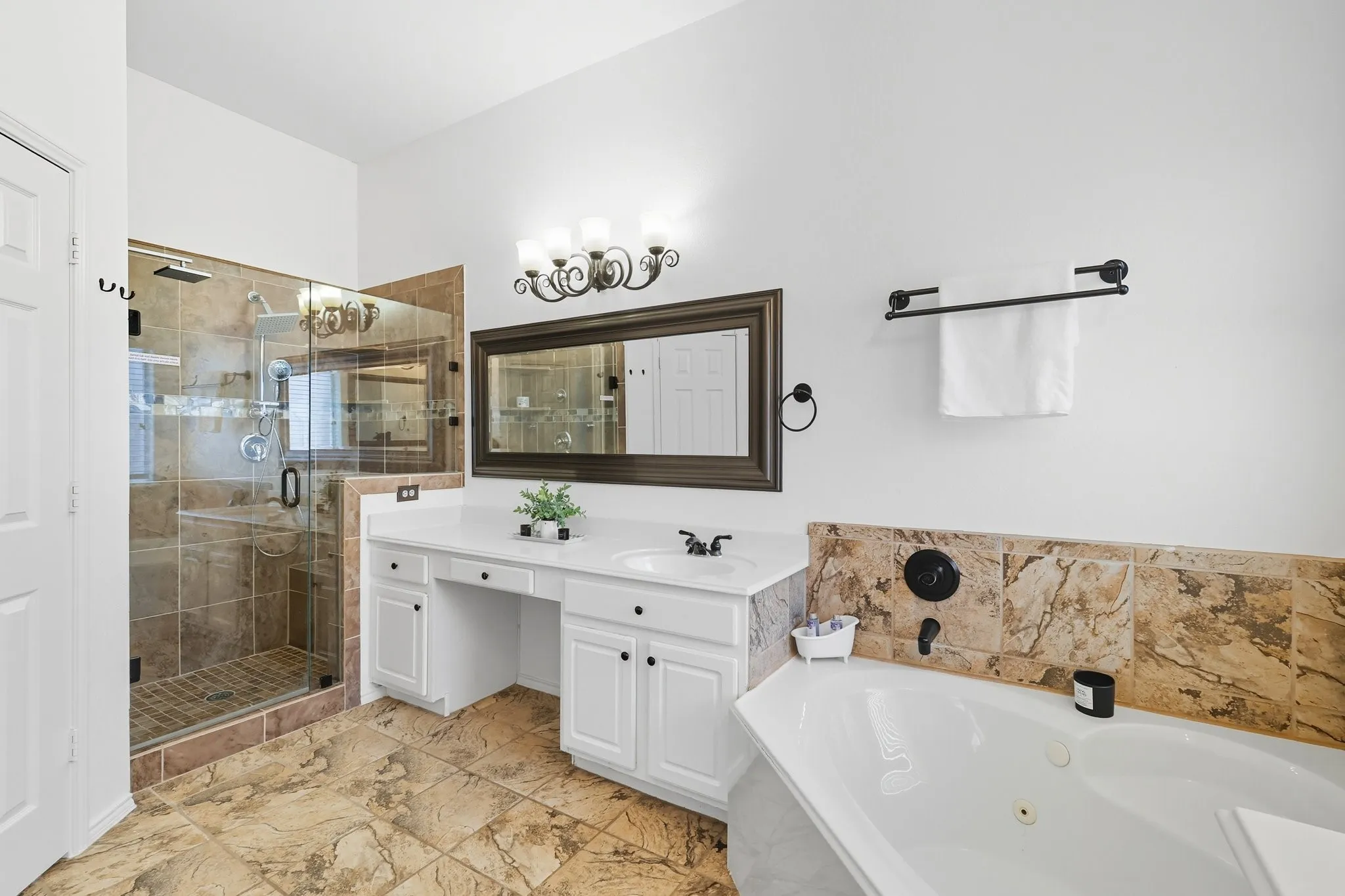 Single Family Residence For Sale in Denton County , 13180 Mannheim Drive, Frisco, Texas 75033, 5 Bedroom, 4 Bathroom, 2 Garage spaces, 3,615 Sqft, built in 2003, mls#21262229, Real Estate Agent in Frisco, Homes For Sale in Denton county, Homes For Sale in Frisco, Realtor in Frisco Texas, Real Estate Brokerage Independent Realty Texas, Luminita Cordes Realtor