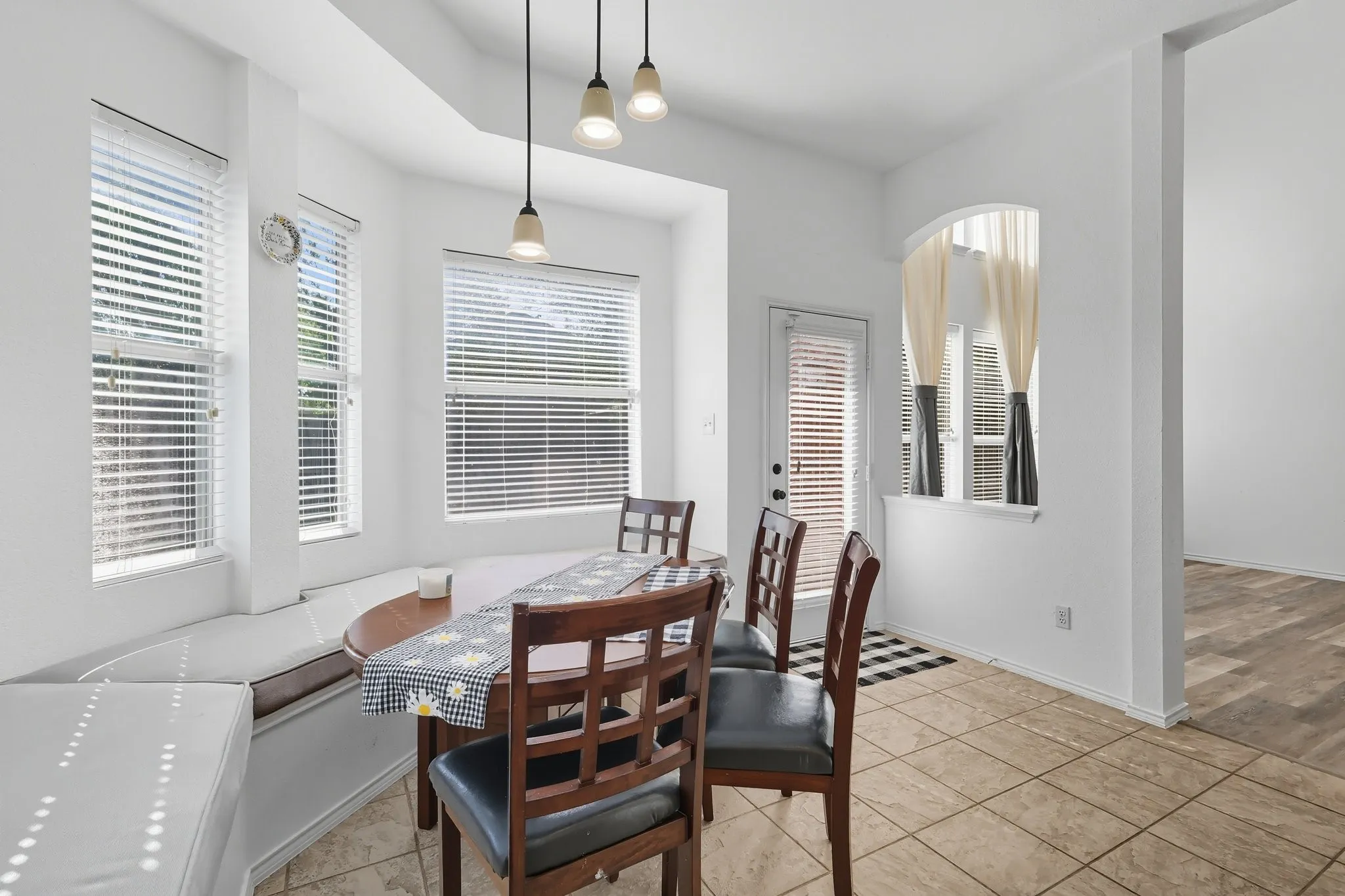 Single Family Residence For Sale in Denton County , 13180 Mannheim Drive, Frisco, Texas 75033, 5 Bedroom, 4 Bathroom, 2 Garage spaces, 3,615 Sqft, built in 2003, mls#21262229, Real Estate Agent in Frisco, Homes For Sale in Denton county, Homes For Sale in Frisco, Realtor in Frisco Texas, Real Estate Brokerage Independent Realty Texas, Luminita Cordes Realtor