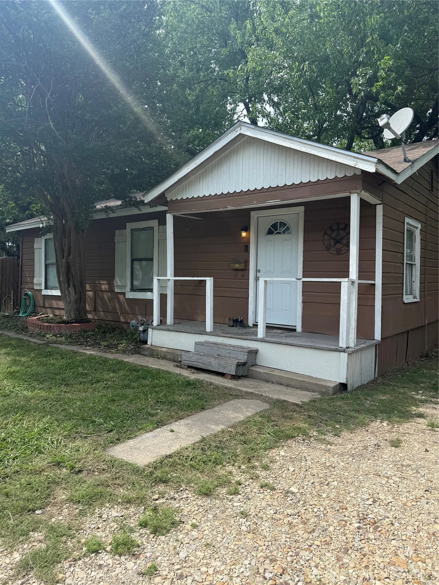 Single Family Residence For Sale in Hunt County , 1006 Bishop Street, Commerce, Texas 75428, 2 Bedroom, 1 Bathroom, Garage spaces, 792 Sqft, built in 1956, Price $105,000, mls#21262263, Real Estate Agent in Commerce, Homes For Sale in Hunt county, Homes For Sale in Commerce, Realtor in Commerce Texas, Real Estate Brokerage Independent Realty Texas, Luminita Cordes Realtor