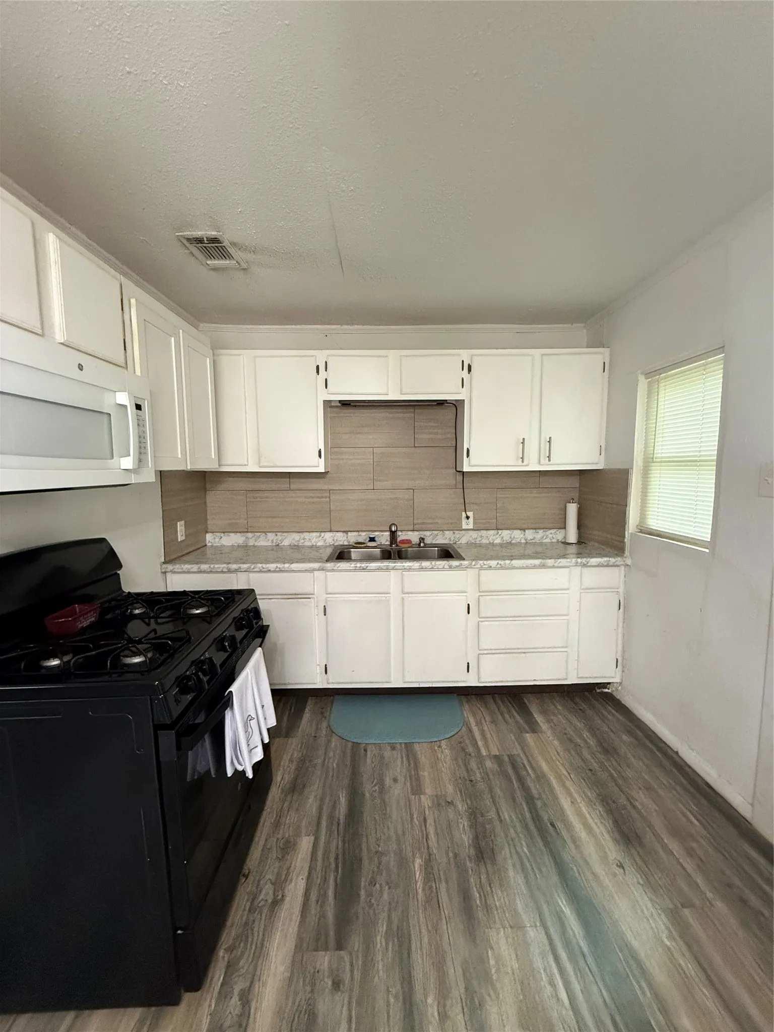 Single Family Residence For Sale in Hunt County , 1006 Bishop Street, Commerce, Texas 75428, 2 Bedroom, 1 Bathroom, Garage spaces, 792 Sqft, built in 1956, Price $105,000, mls#21262263, Real Estate Agent in Commerce, Homes For Sale in Hunt county, Homes For Sale in Commerce, Realtor in Commerce Texas, Real Estate Brokerage Independent Realty Texas, Luminita Cordes Realtor
