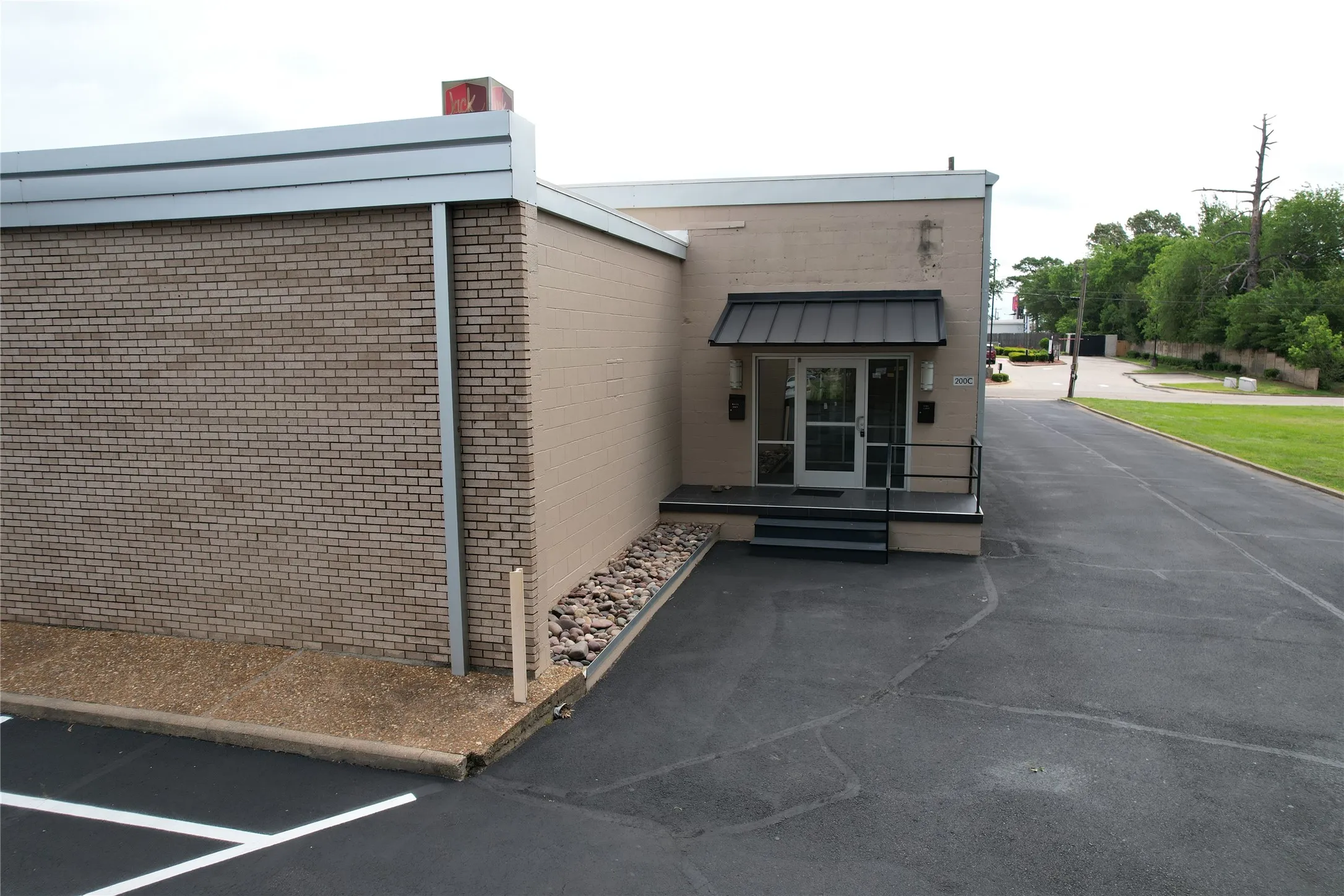 Office For Rent in Hopkins County , 200 Shannon Road W, Sulphur Springs, Texas 75482, 0, 0, Garage spaces, 0 Sqft, built in 1972, Preowned, Price $2,100, mls#21253308, Real Estate Agent in Sulphur Springs, Homes For Rent in Hopkins county, Homes For Rent in Sulphur Springs, Realtor in Sulphur Springs Texas, Real Estate Brokerage Independent Realty Texas, Luminita Cordes Realtor