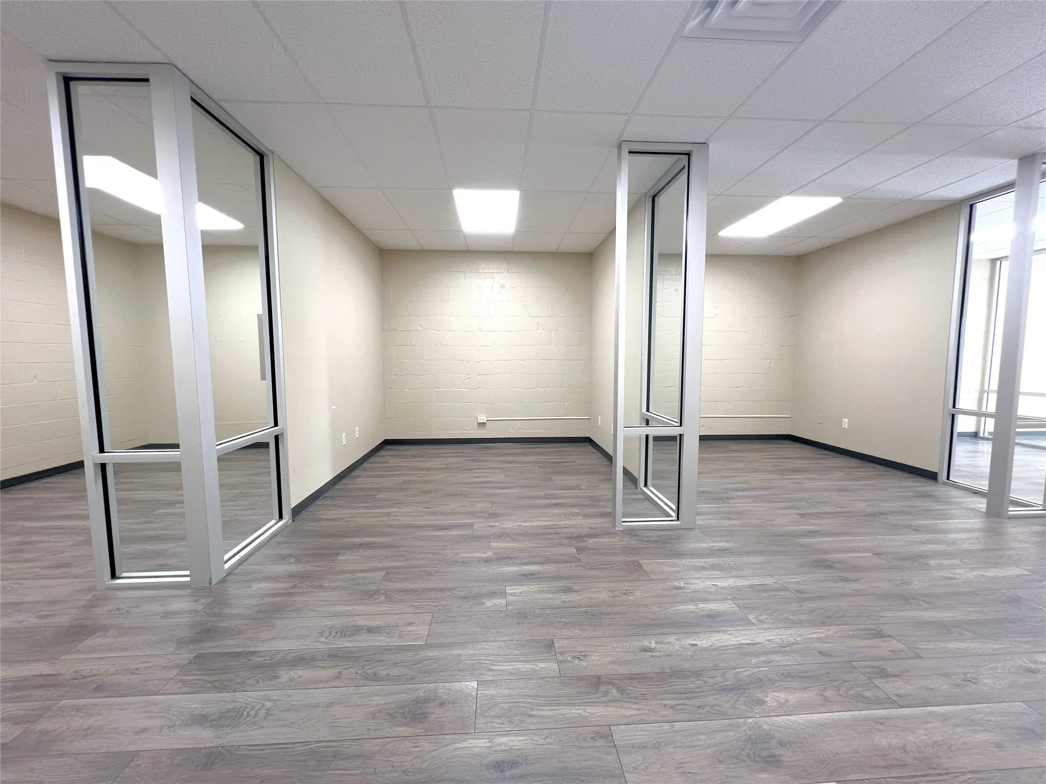 Office For Rent in Hopkins County , 200 Shannon Road W, Sulphur Springs, Texas 75482, 0, 0, Garage spaces, 0 Sqft, built in 1972, Preowned, Price $2,100, mls#21253308, Real Estate Agent in Sulphur Springs, Homes For Rent in Hopkins county, Homes For Rent in Sulphur Springs, Realtor in Sulphur Springs Texas, Real Estate Brokerage Independent Realty Texas, Luminita Cordes Realtor