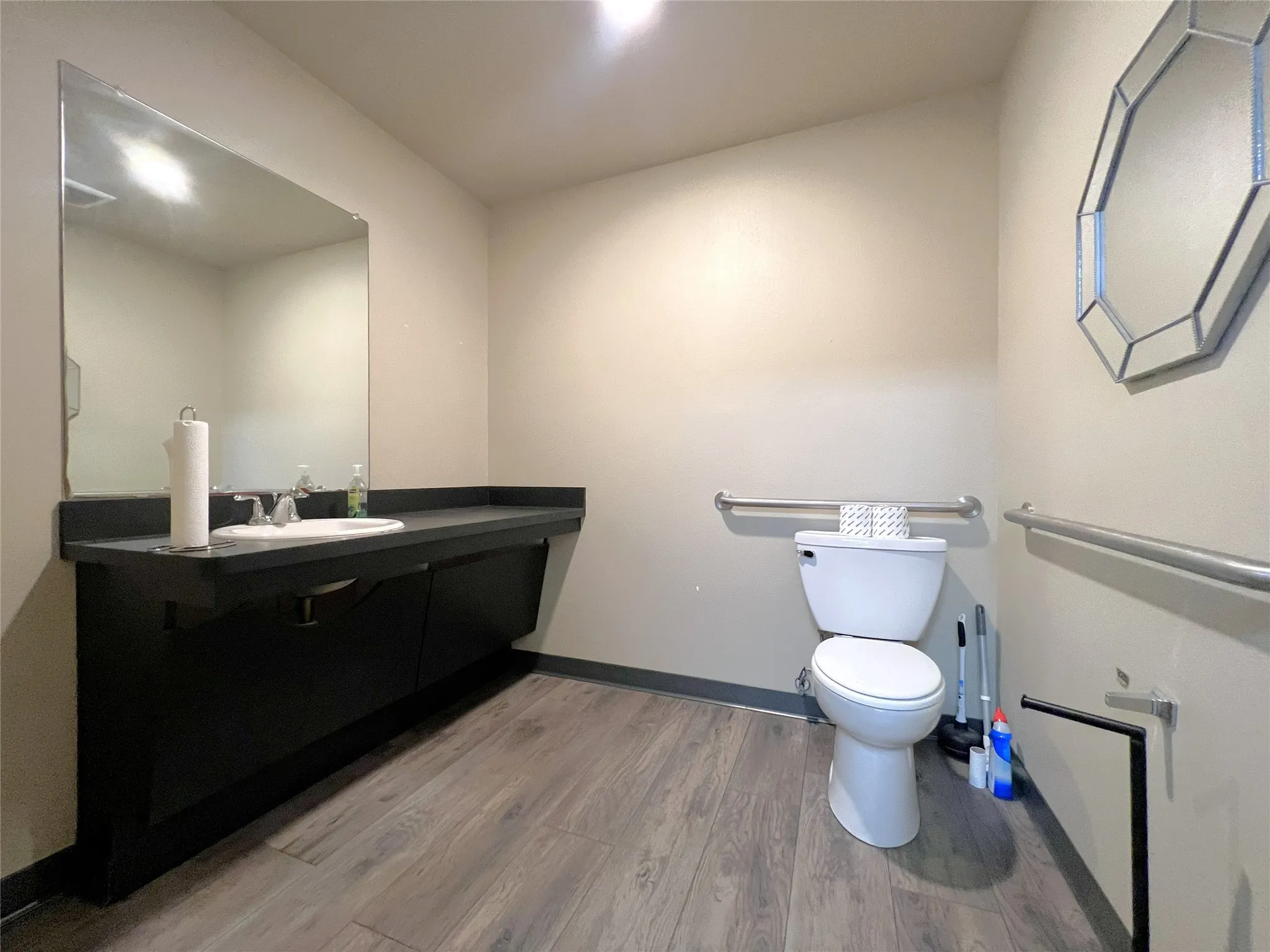 Office For Rent in Hopkins County , 200 Shannon Road W, Sulphur Springs, Texas 75482, 0, 0, Garage spaces, 0 Sqft, built in 1972, Preowned, Price $2,100, mls#21253308, Real Estate Agent in Sulphur Springs, Homes For Rent in Hopkins county, Homes For Rent in Sulphur Springs, Realtor in Sulphur Springs Texas, Real Estate Brokerage Independent Realty Texas, Luminita Cordes Realtor