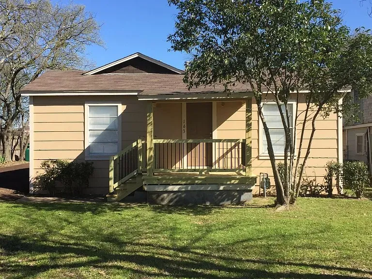 Single Family Residence For Sale in Dallas County , 163 Hood Street, Cedar Hill, Texas 75104, 3 Bedroom, 2 Bathroom, 2 Garage spaces, 1,150 Sqft, built in 1969, mls#21262052, Real Estate Agent in Cedar Hill, Homes For Sale in Dallas county, Homes For Sale in Cedar Hill, Realtor in Cedar Hill Texas, Real Estate Brokerage Independent Realty Texas, Luminita Cordes Realtor