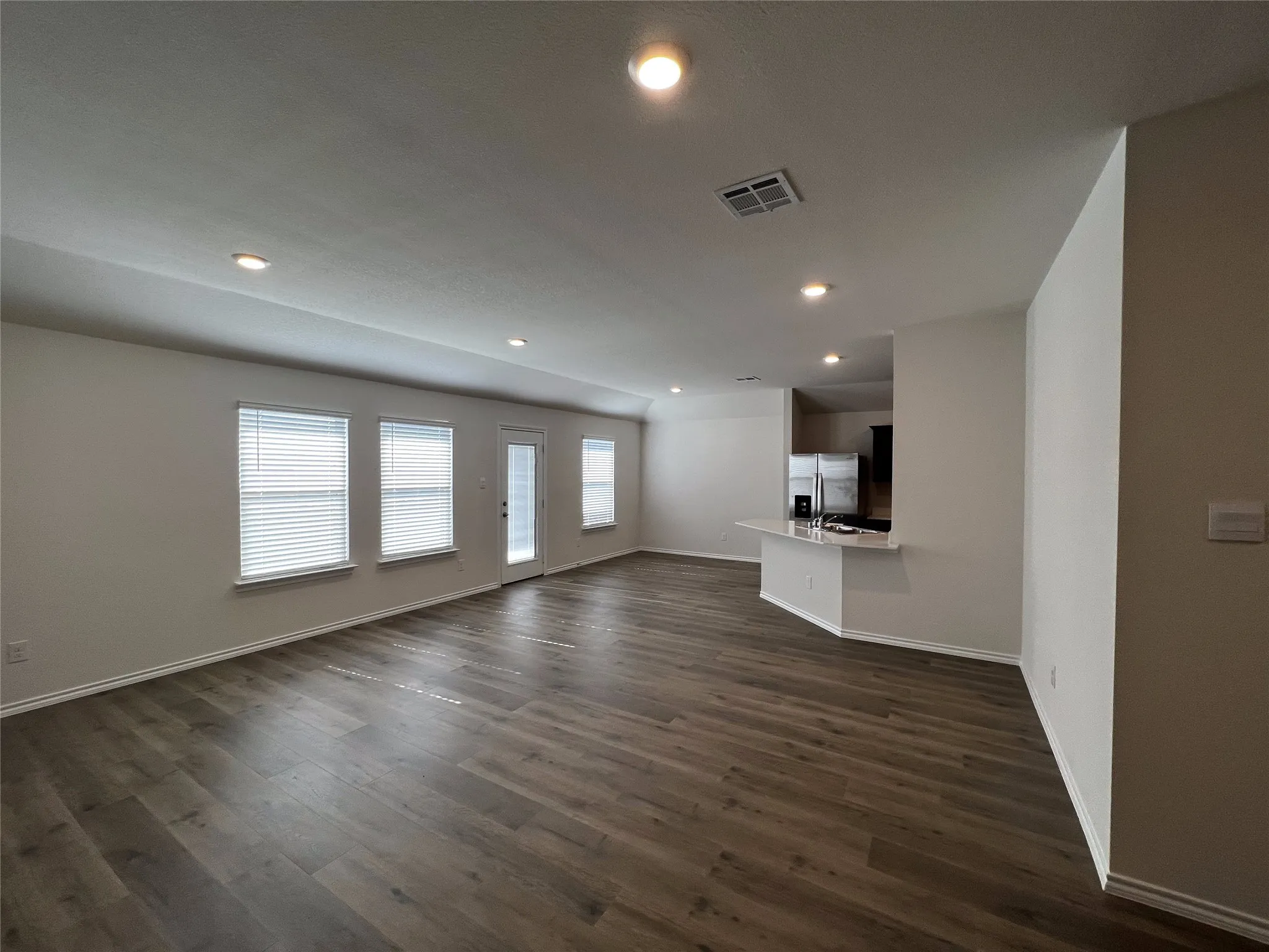 Single Family Residence For Rent in Grayson County , 2304 Alamo Drive, Sherman, Texas 75090, 3 Bedroom, 2 Bathroom, 2 Garage spaces, 1,650 Sqft, built in 2023, mls#21261915, Real Estate Agent in Sherman, Homes For Rent in Grayson county, Homes For Rent in Sherman, Realtor in Sherman Texas, Real Estate Brokerage Independent Realty Texas, Luminita Cordes Realtor
