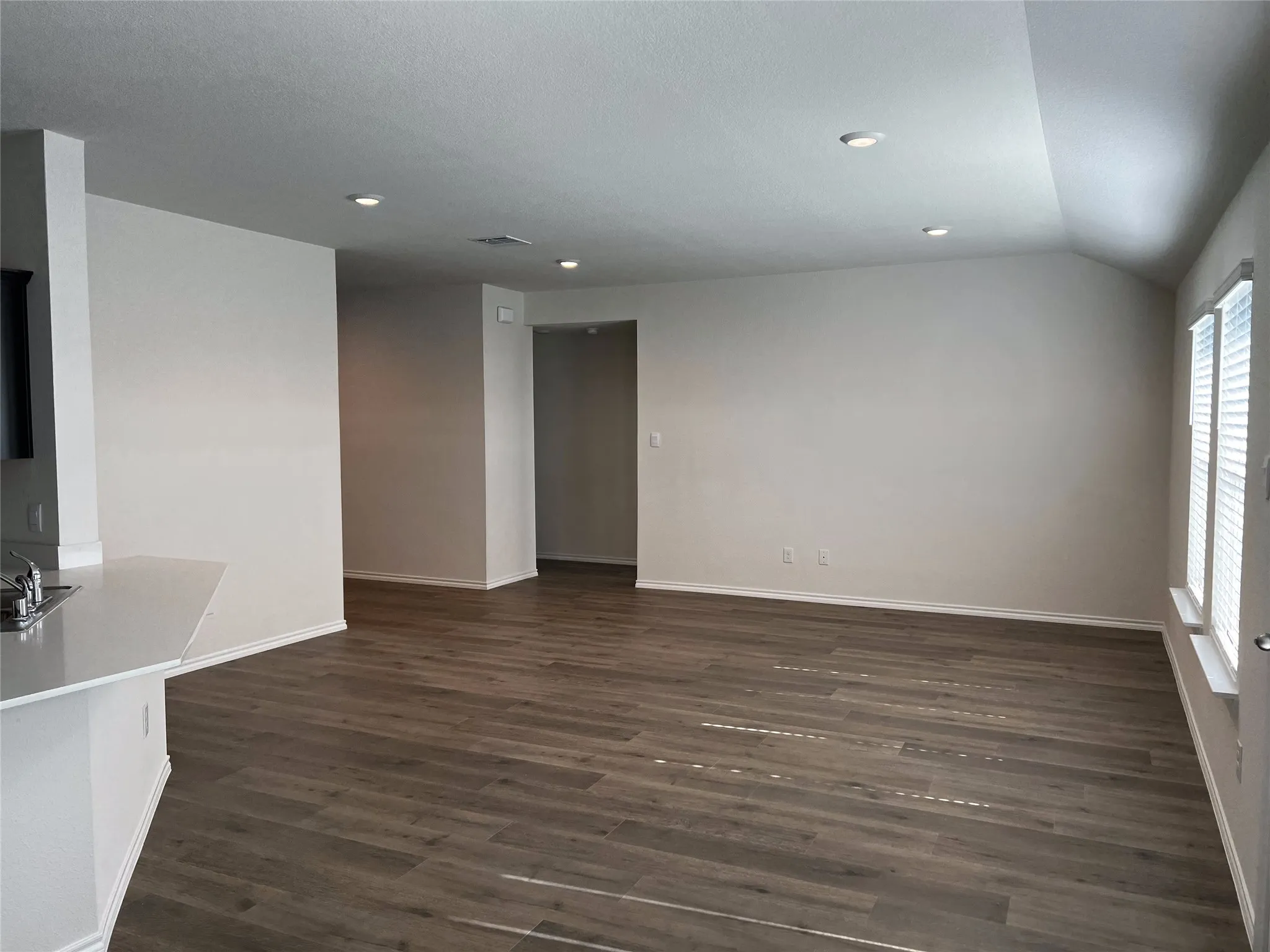 Single Family Residence For Rent in Grayson County , 2304 Alamo Drive, Sherman, Texas 75090, 3 Bedroom, 2 Bathroom, 2 Garage spaces, 1,650 Sqft, built in 2023, mls#21261915, Real Estate Agent in Sherman, Homes For Rent in Grayson county, Homes For Rent in Sherman, Realtor in Sherman Texas, Real Estate Brokerage Independent Realty Texas, Luminita Cordes Realtor