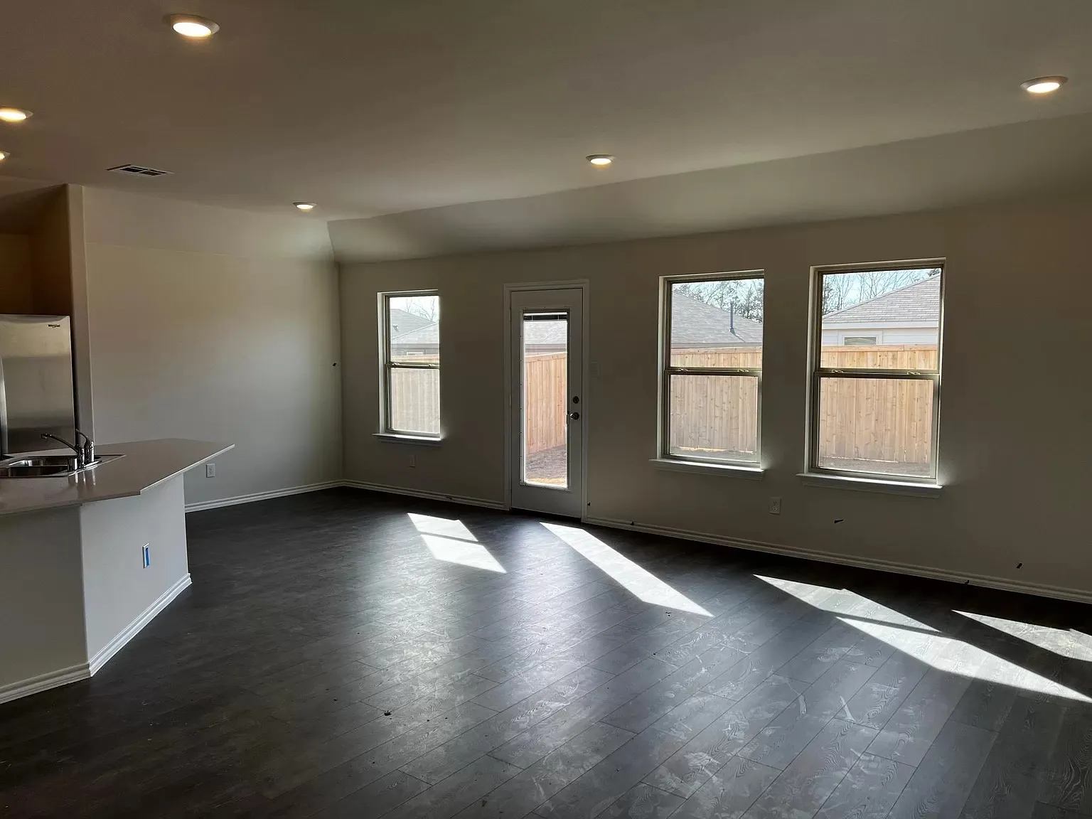 Single Family Residence For Rent in Grayson County , 2304 Alamo Drive, Sherman, Texas 75090, 3 Bedroom, 2 Bathroom, 2 Garage spaces, 1,650 Sqft, built in 2023, mls#21261915, Real Estate Agent in Sherman, Homes For Rent in Grayson county, Homes For Rent in Sherman, Realtor in Sherman Texas, Real Estate Brokerage Independent Realty Texas, Luminita Cordes Realtor