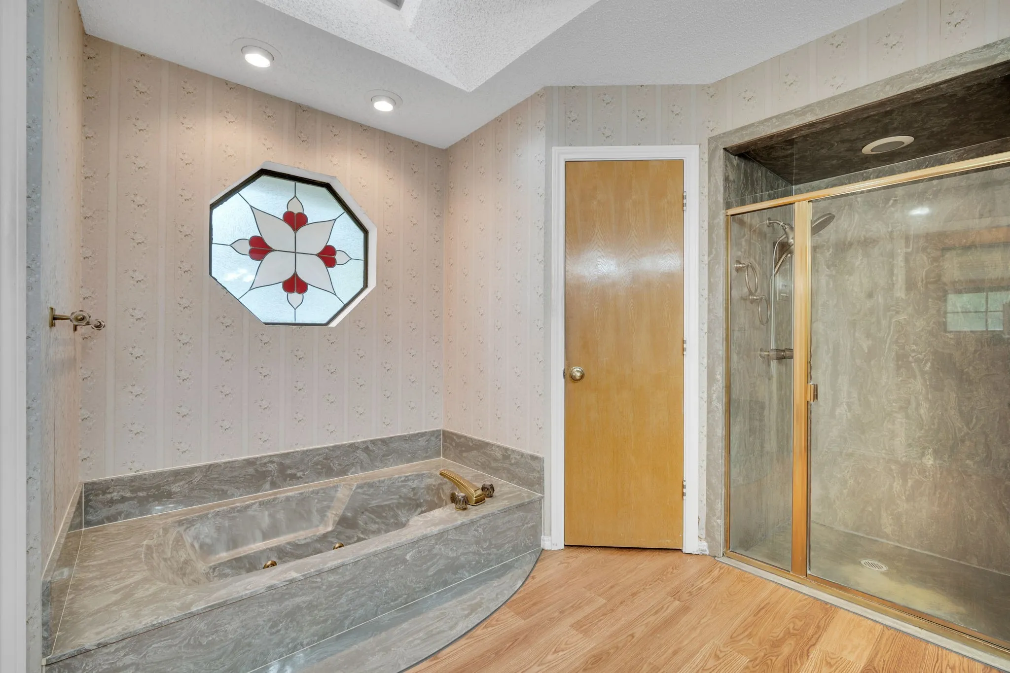Single Family Residence For Sale in Ellis County , 750 Allen Lane, Midlothian, Texas 76065, 4 Bedroom, 4 Bathroom, 2 Garage spaces, 2,692 Sqft, built in 1985, Preowned, mls#21257611, Real Estate Agent in Midlothian, Homes For Sale in Ellis county, Homes For Sale in Midlothian, Realtor in Midlothian Texas, Real Estate Brokerage Independent Realty Texas, Luminita Cordes Realtor
