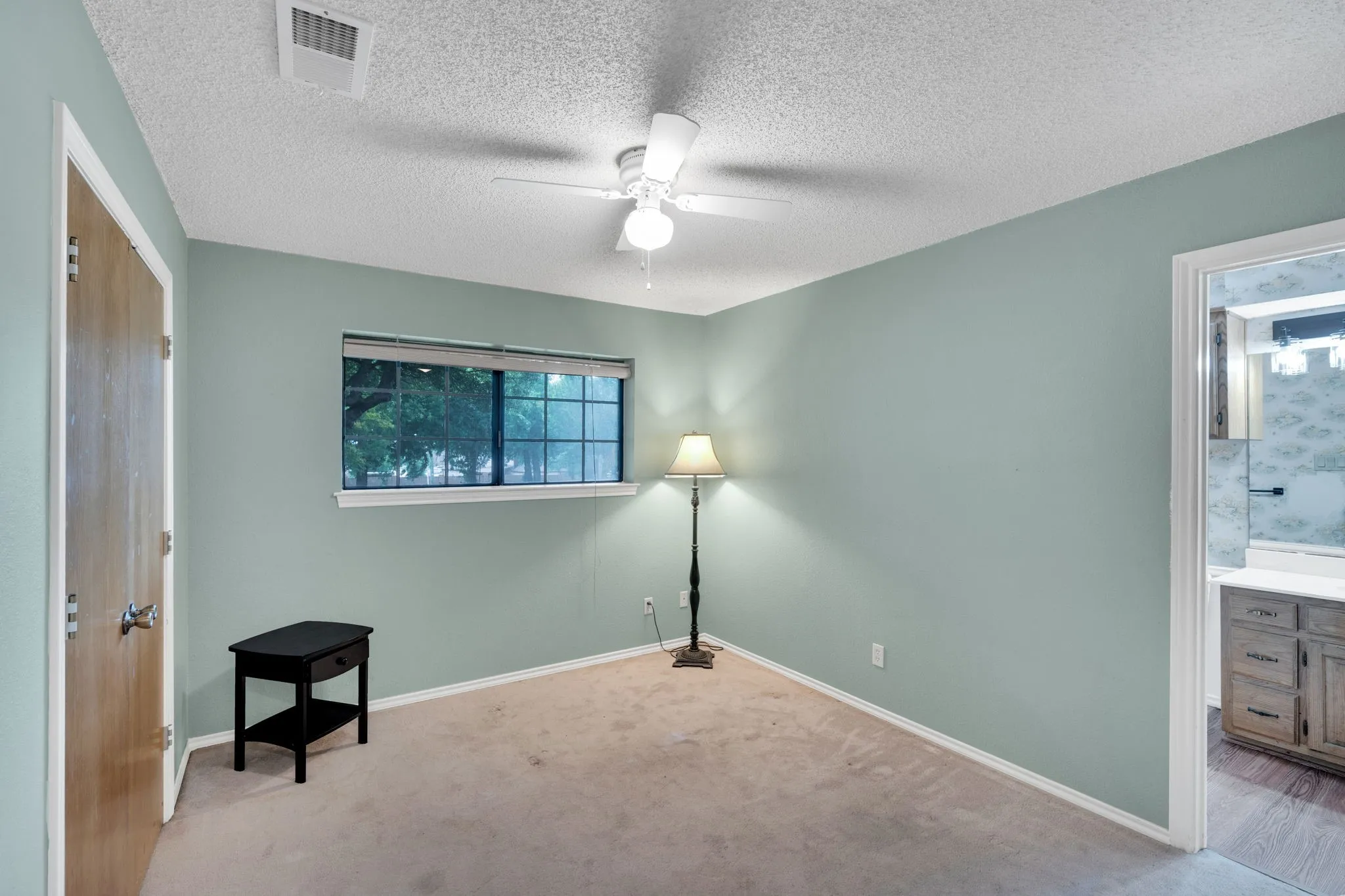 Single Family Residence For Sale in Ellis County , 750 Allen Lane, Midlothian, Texas 76065, 4 Bedroom, 4 Bathroom, 2 Garage spaces, 2,692 Sqft, built in 1985, Preowned, mls#21257611, Real Estate Agent in Midlothian, Homes For Sale in Ellis county, Homes For Sale in Midlothian, Realtor in Midlothian Texas, Real Estate Brokerage Independent Realty Texas, Luminita Cordes Realtor