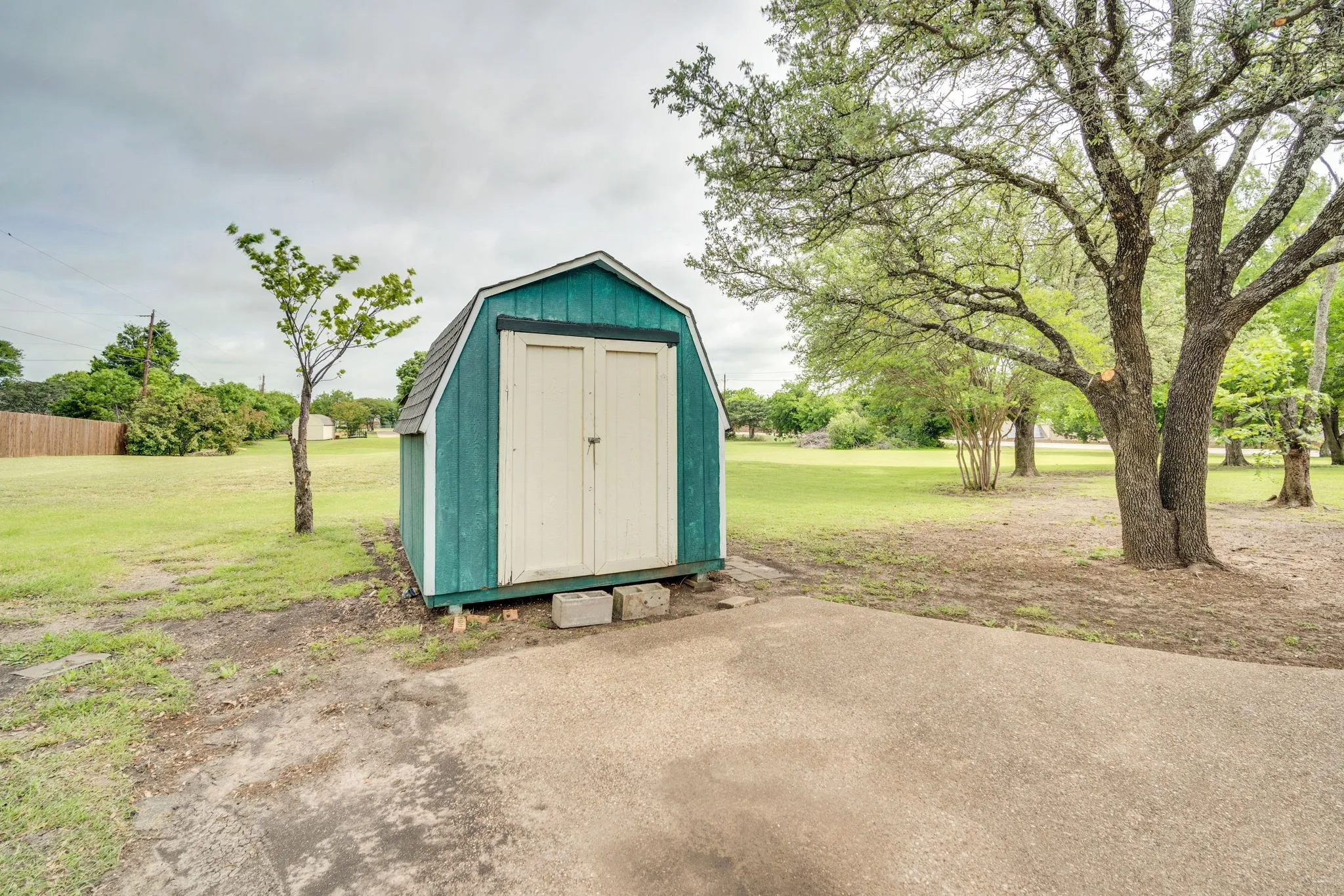 Single Family Residence For Sale in Ellis County , 750 Allen Lane, Midlothian, Texas 76065, 4 Bedroom, 4 Bathroom, 2 Garage spaces, 2,692 Sqft, built in 1985, Preowned, mls#21257611, Real Estate Agent in Midlothian, Homes For Sale in Ellis county, Homes For Sale in Midlothian, Realtor in Midlothian Texas, Real Estate Brokerage Independent Realty Texas, Luminita Cordes Realtor