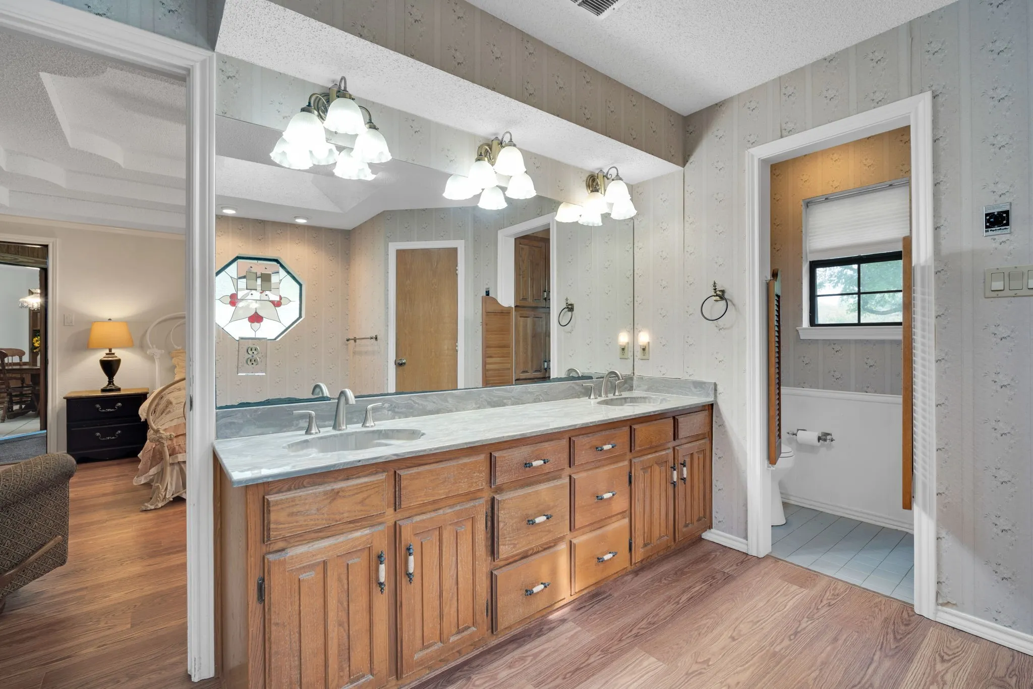 Single Family Residence For Sale in Ellis County , 750 Allen Lane, Midlothian, Texas 76065, 4 Bedroom, 4 Bathroom, 2 Garage spaces, 2,692 Sqft, built in 1985, Preowned, mls#21257611, Real Estate Agent in Midlothian, Homes For Sale in Ellis county, Homes For Sale in Midlothian, Realtor in Midlothian Texas, Real Estate Brokerage Independent Realty Texas, Luminita Cordes Realtor