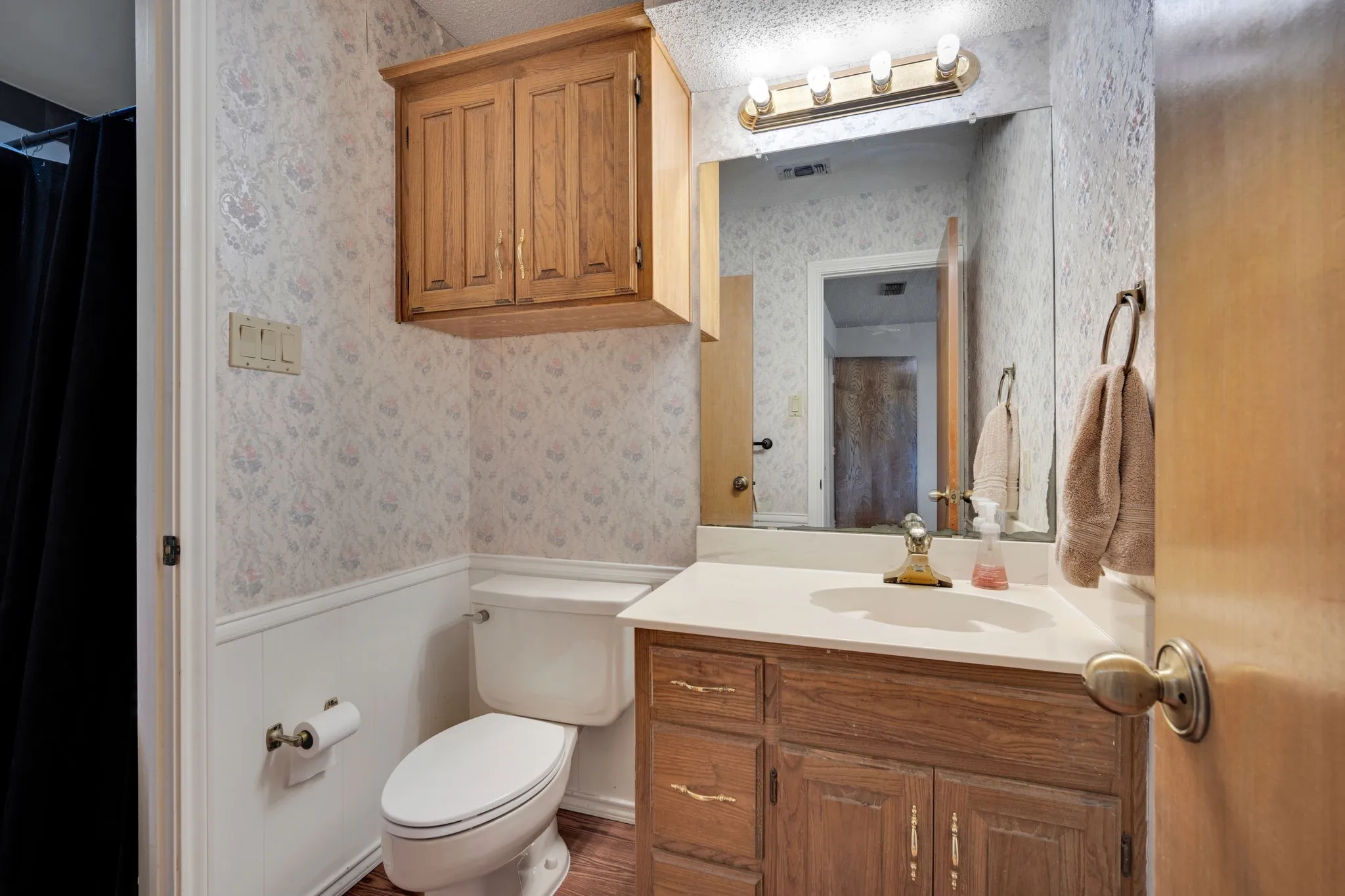 Single Family Residence For Sale in Ellis County , 750 Allen Lane, Midlothian, Texas 76065, 4 Bedroom, 4 Bathroom, 2 Garage spaces, 2,692 Sqft, built in 1985, Preowned, mls#21257611, Real Estate Agent in Midlothian, Homes For Sale in Ellis county, Homes For Sale in Midlothian, Realtor in Midlothian Texas, Real Estate Brokerage Independent Realty Texas, Luminita Cordes Realtor
