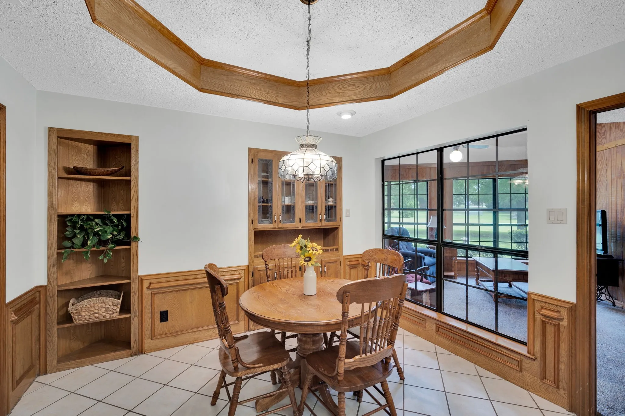 Single Family Residence For Sale in Ellis County , 750 Allen Lane, Midlothian, Texas 76065, 4 Bedroom, 4 Bathroom, 2 Garage spaces, 2,692 Sqft, built in 1985, Preowned, mls#21257611, Real Estate Agent in Midlothian, Homes For Sale in Ellis county, Homes For Sale in Midlothian, Realtor in Midlothian Texas, Real Estate Brokerage Independent Realty Texas, Luminita Cordes Realtor