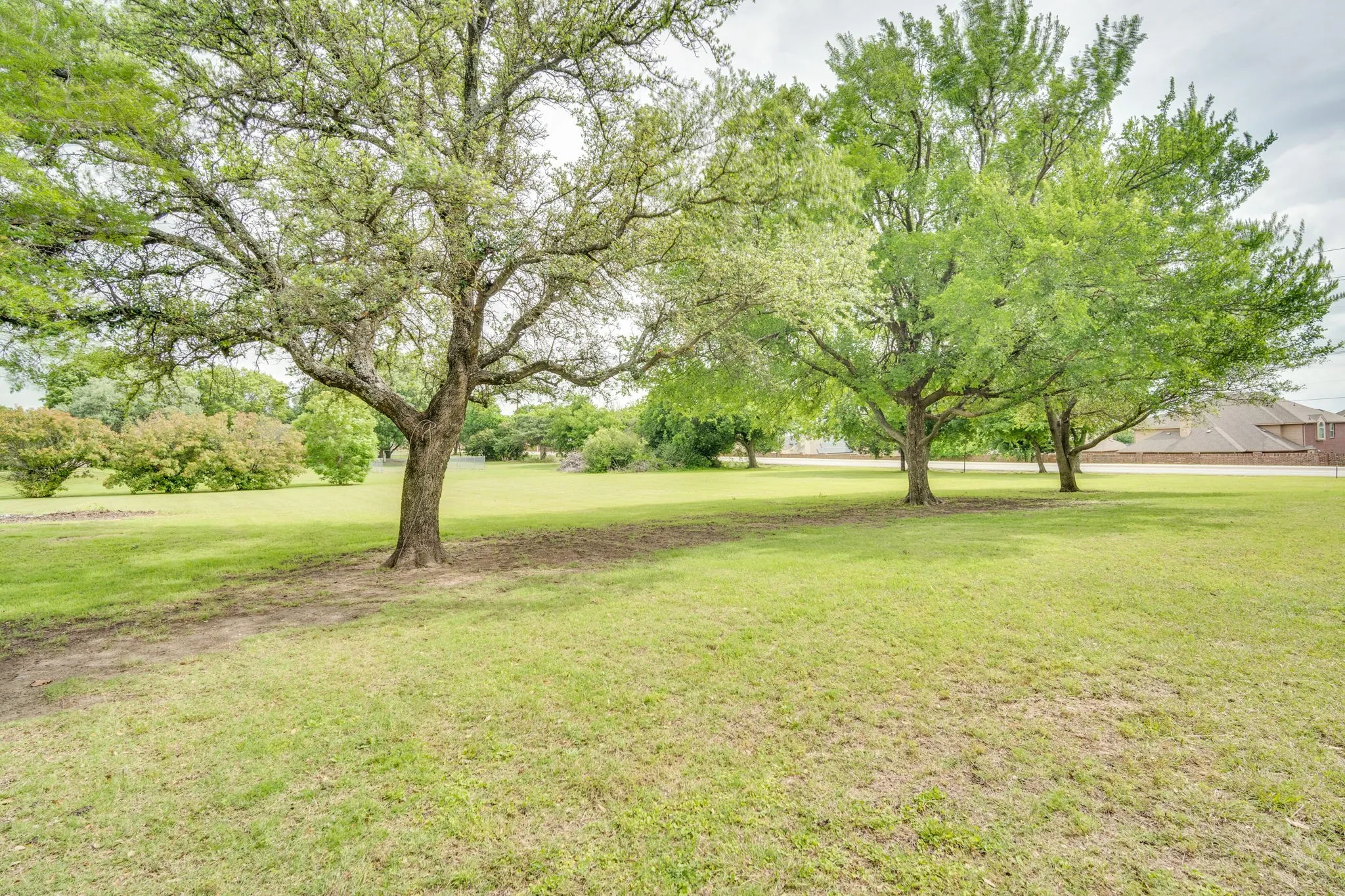 Single Family Residence For Sale in Ellis County , 750 Allen Lane, Midlothian, Texas 76065, 4 Bedroom, 4 Bathroom, 2 Garage spaces, 2,692 Sqft, built in 1985, Preowned, mls#21257611, Real Estate Agent in Midlothian, Homes For Sale in Ellis county, Homes For Sale in Midlothian, Realtor in Midlothian Texas, Real Estate Brokerage Independent Realty Texas, Luminita Cordes Realtor